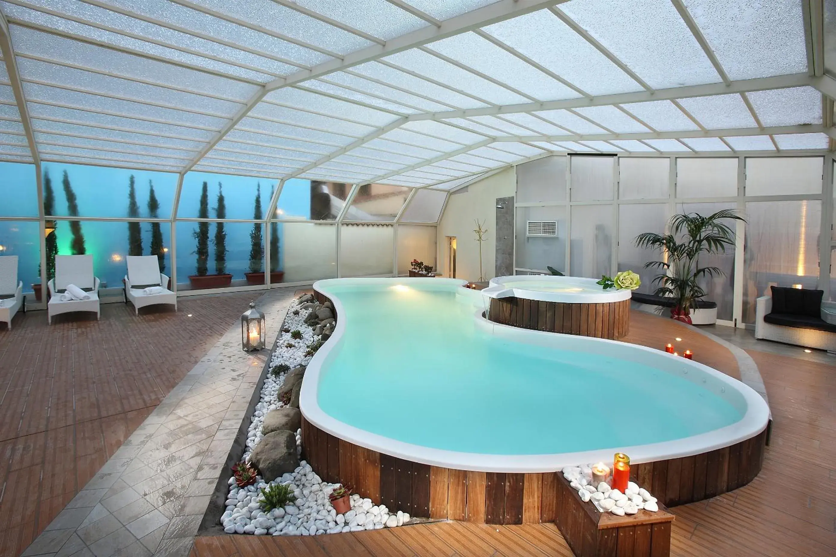 Hot Tub, Swimming Pool in Hotel Manzoni Wellness&Spa