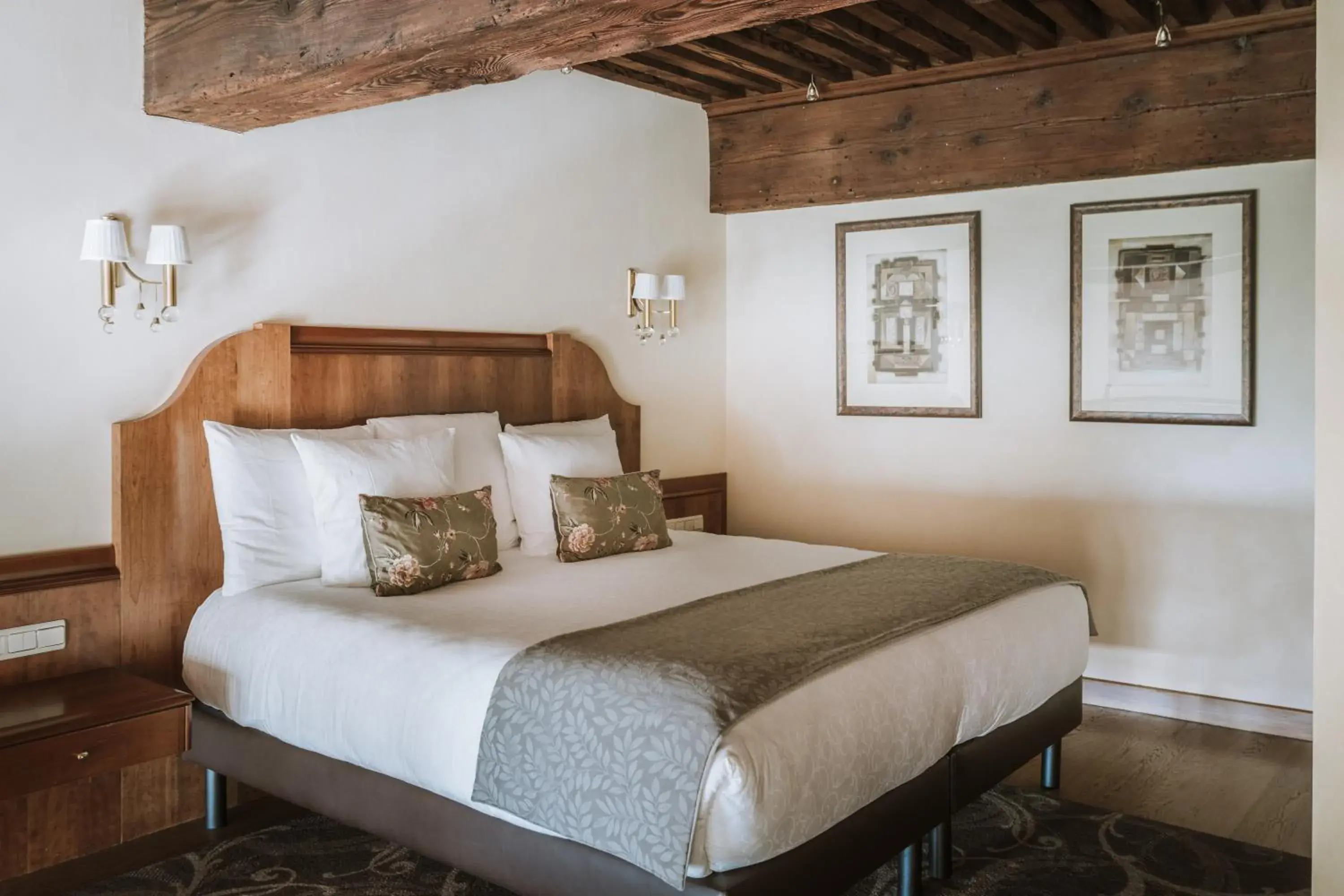 Bedroom, Bed in Villa Florentine