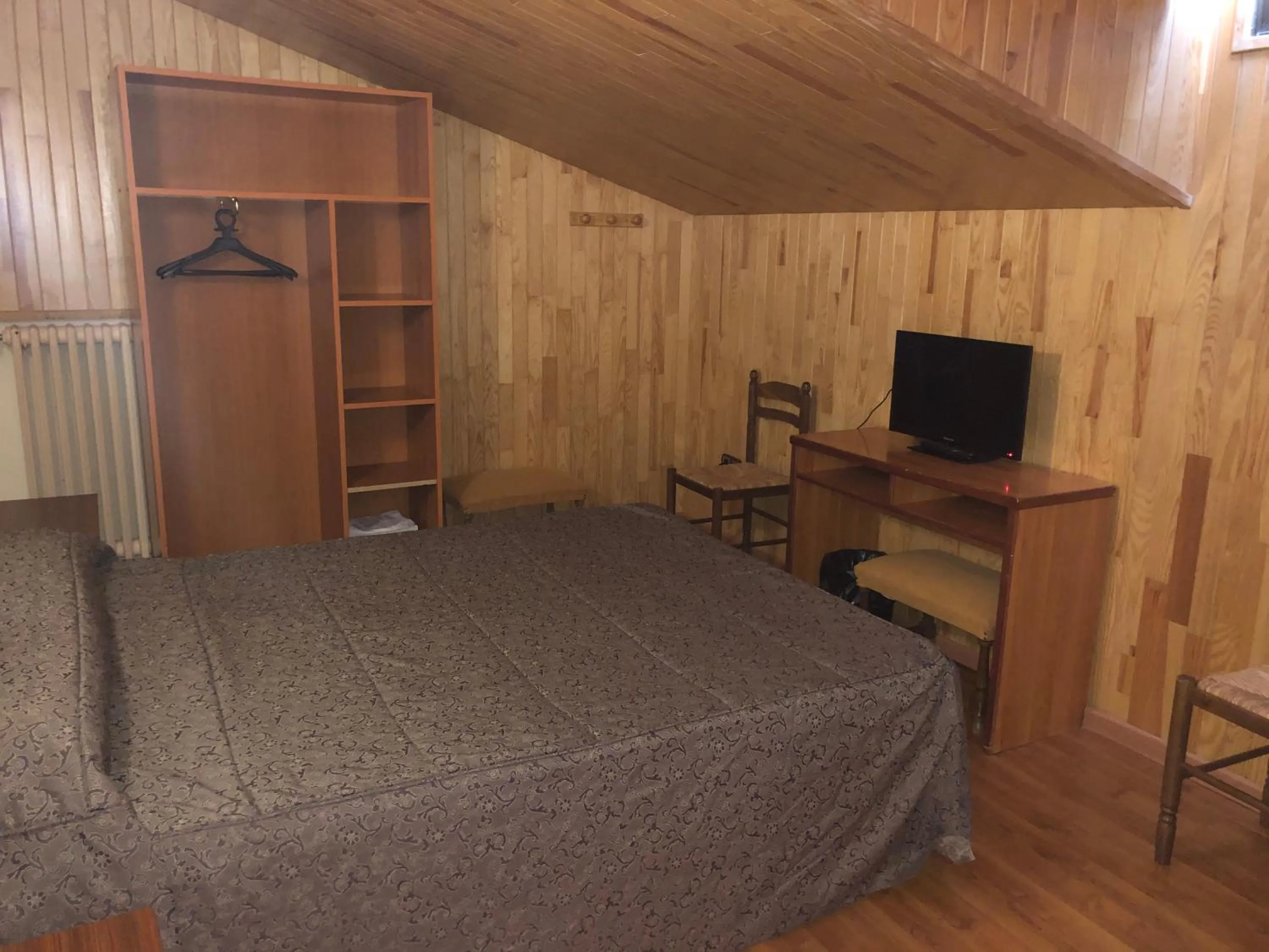 Bedroom, Bed in Hotel Refugi dels Isards