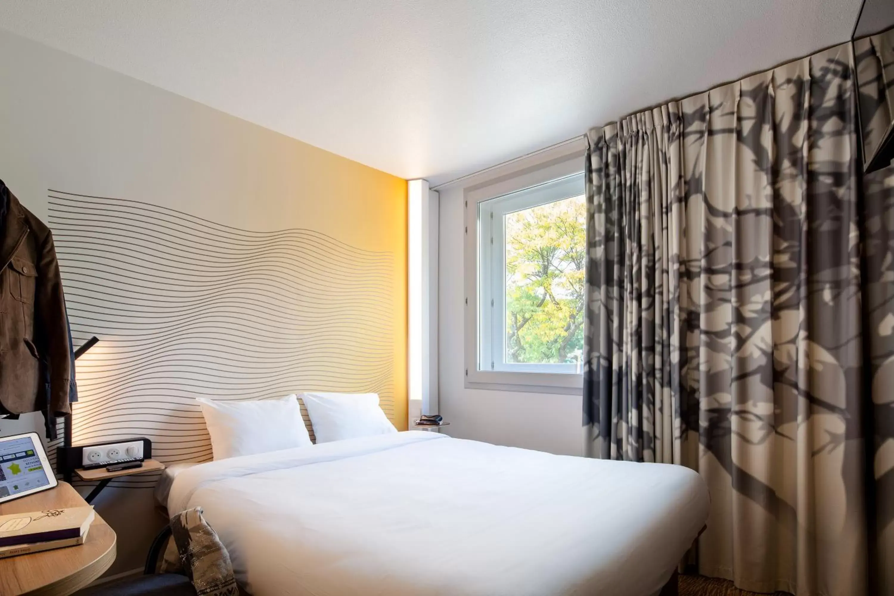 Bedroom, Bed in B&B HOTEL Evian Publier