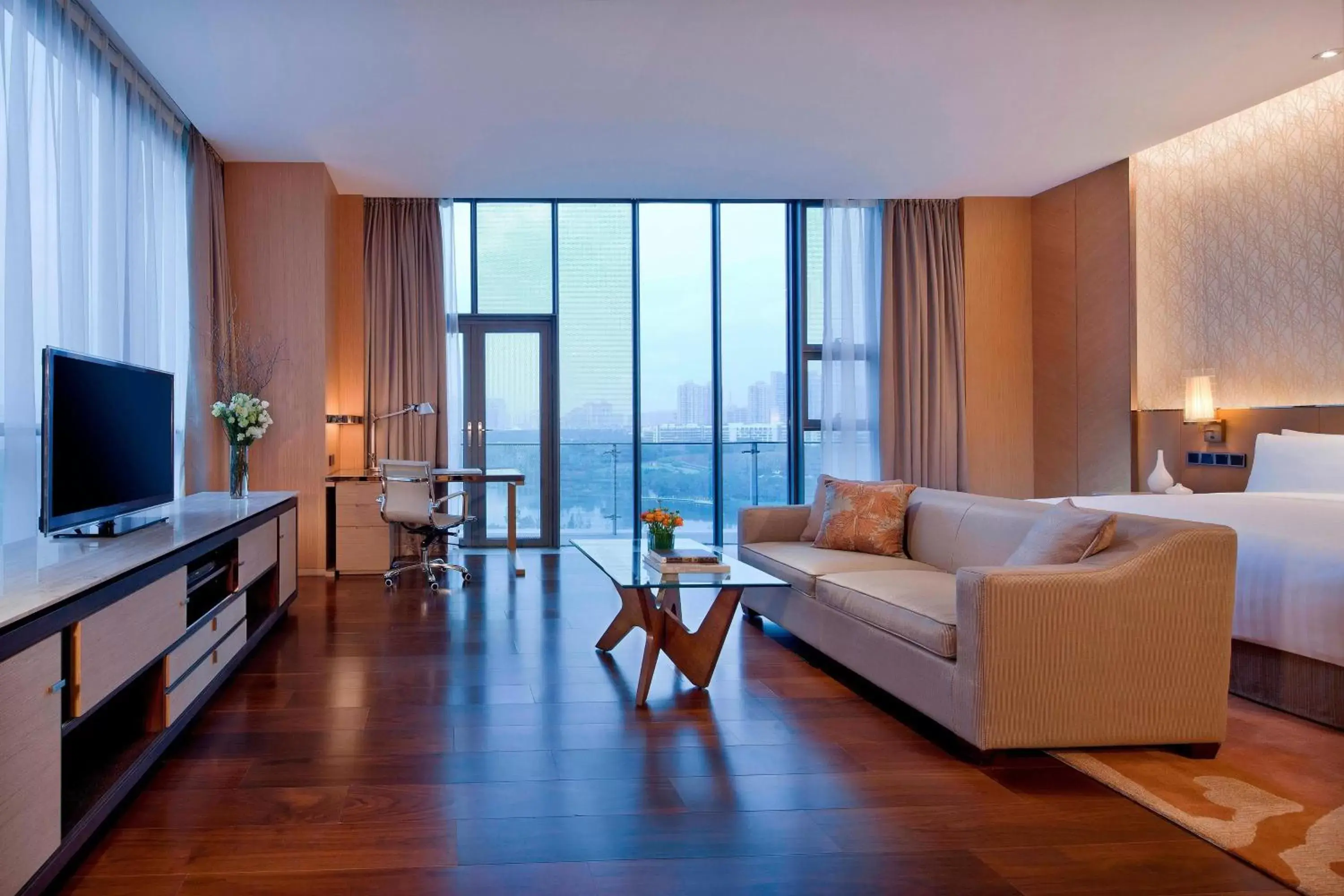 Living room, Seating Area in The OCT Harbour, Shenzhen - Marriott Executive Apartments