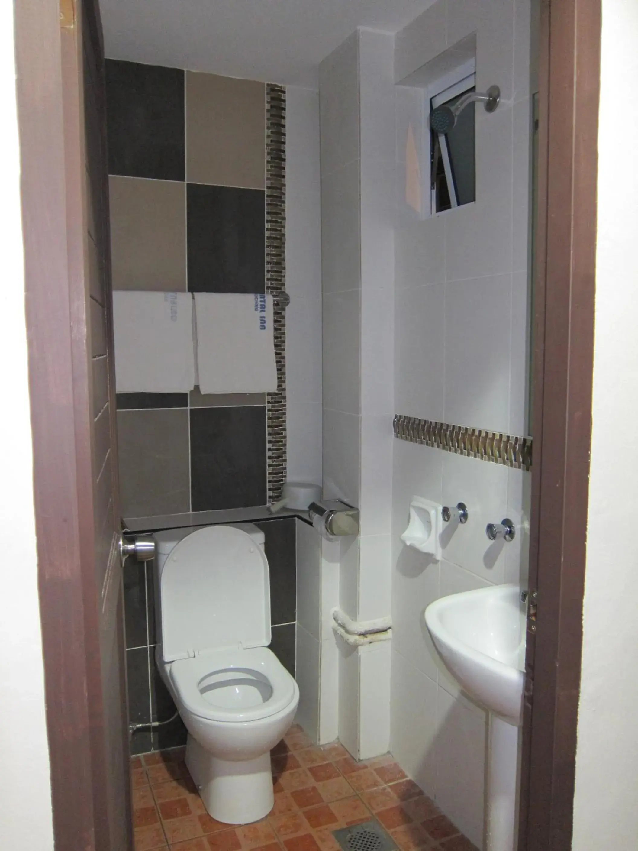 Bathroom in Oriental Inn