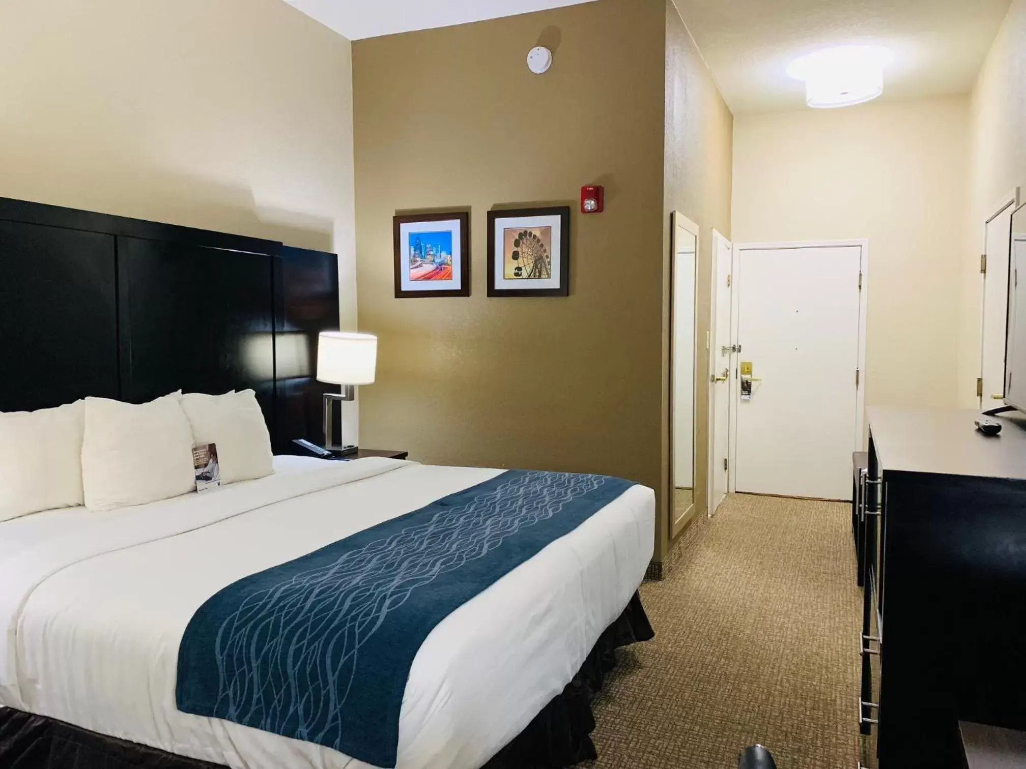 Bed in Comfort Inn & Suites Atlanta Smyrna