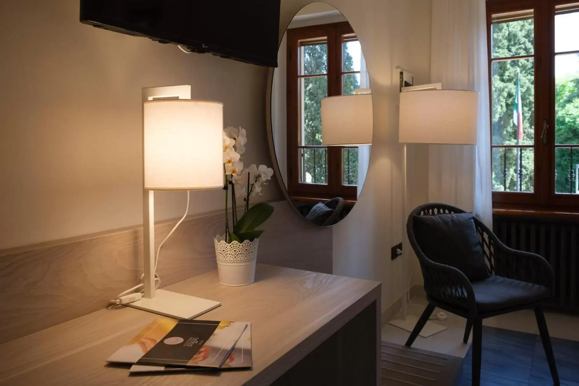 TV and multimedia, Seating Area in Hotel Ristorante Alla Vittoria