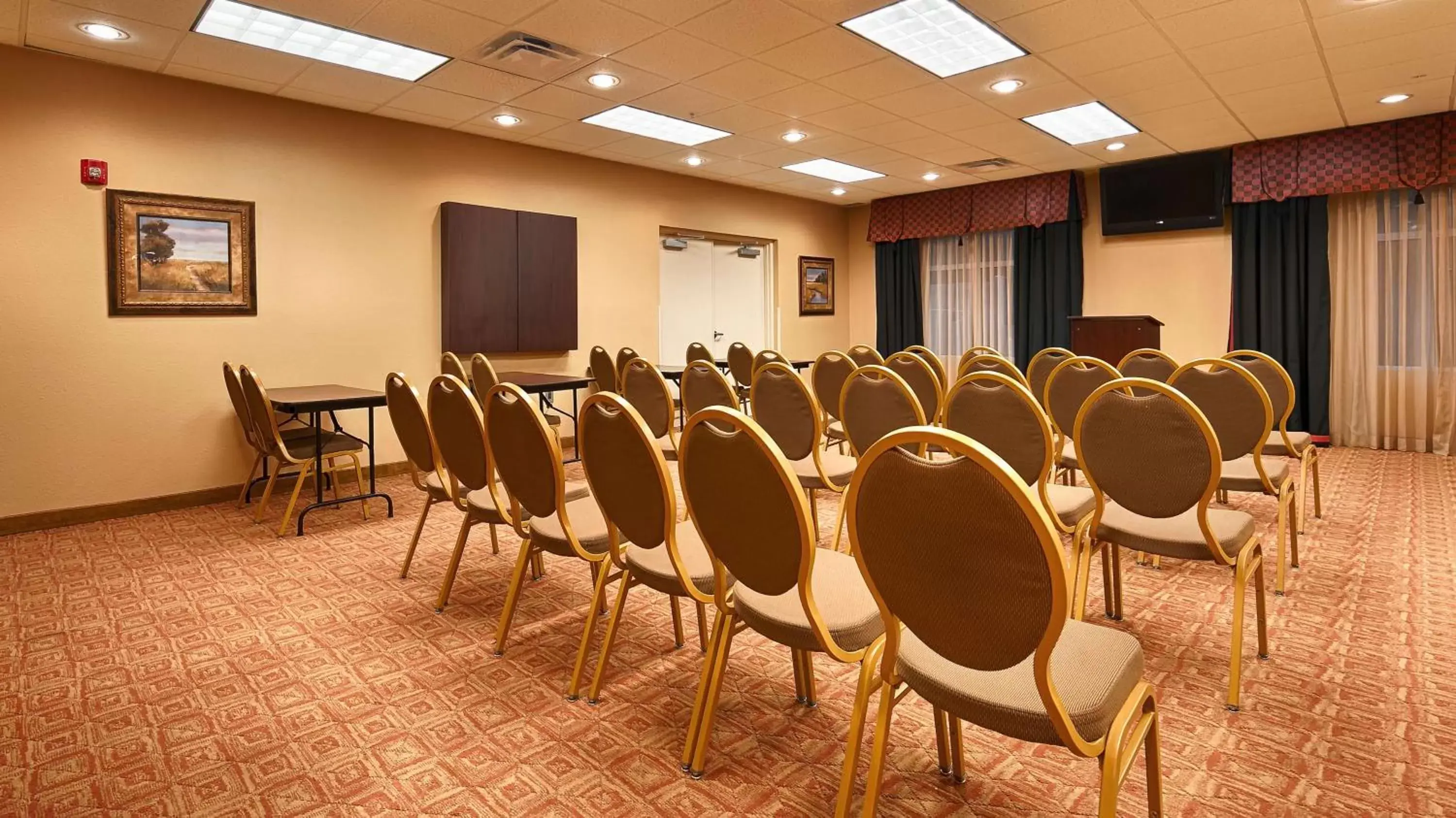 Photo of the whole room in Best Western Plus Cecil Field Inn & Suites