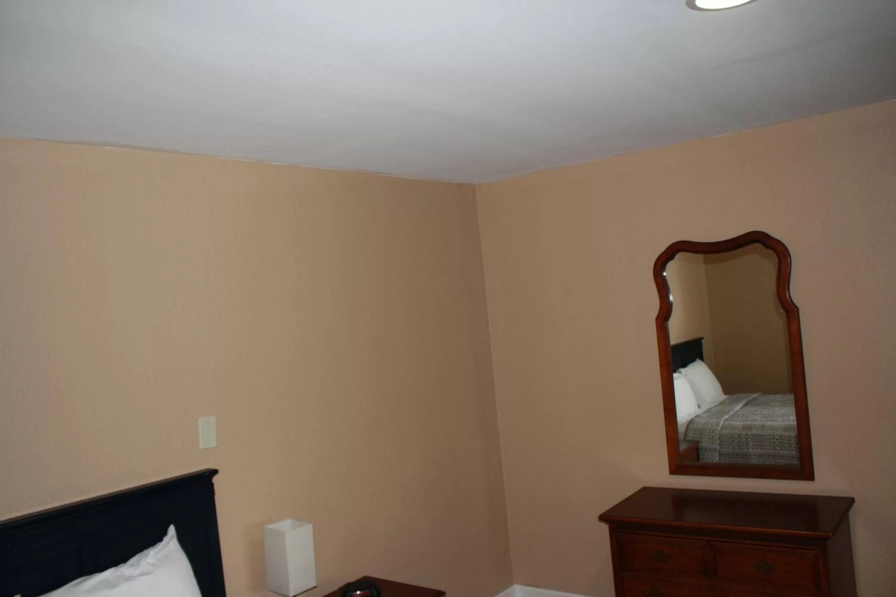 TV/Entertainment Center in Rockbridge Inn