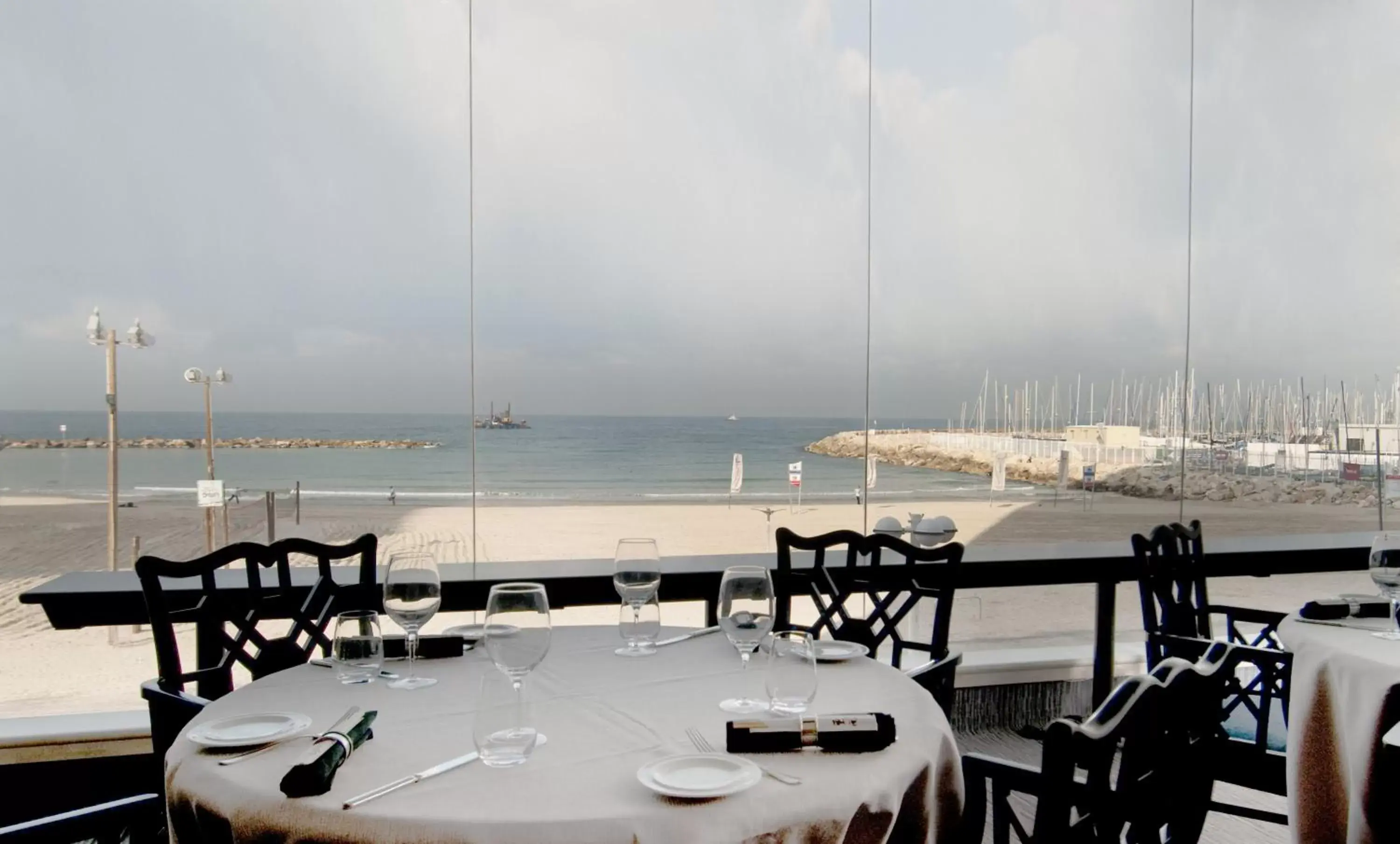 Restaurant/places to eat in Crowne Plaza Tel Aviv Beach, an IHG Hotel