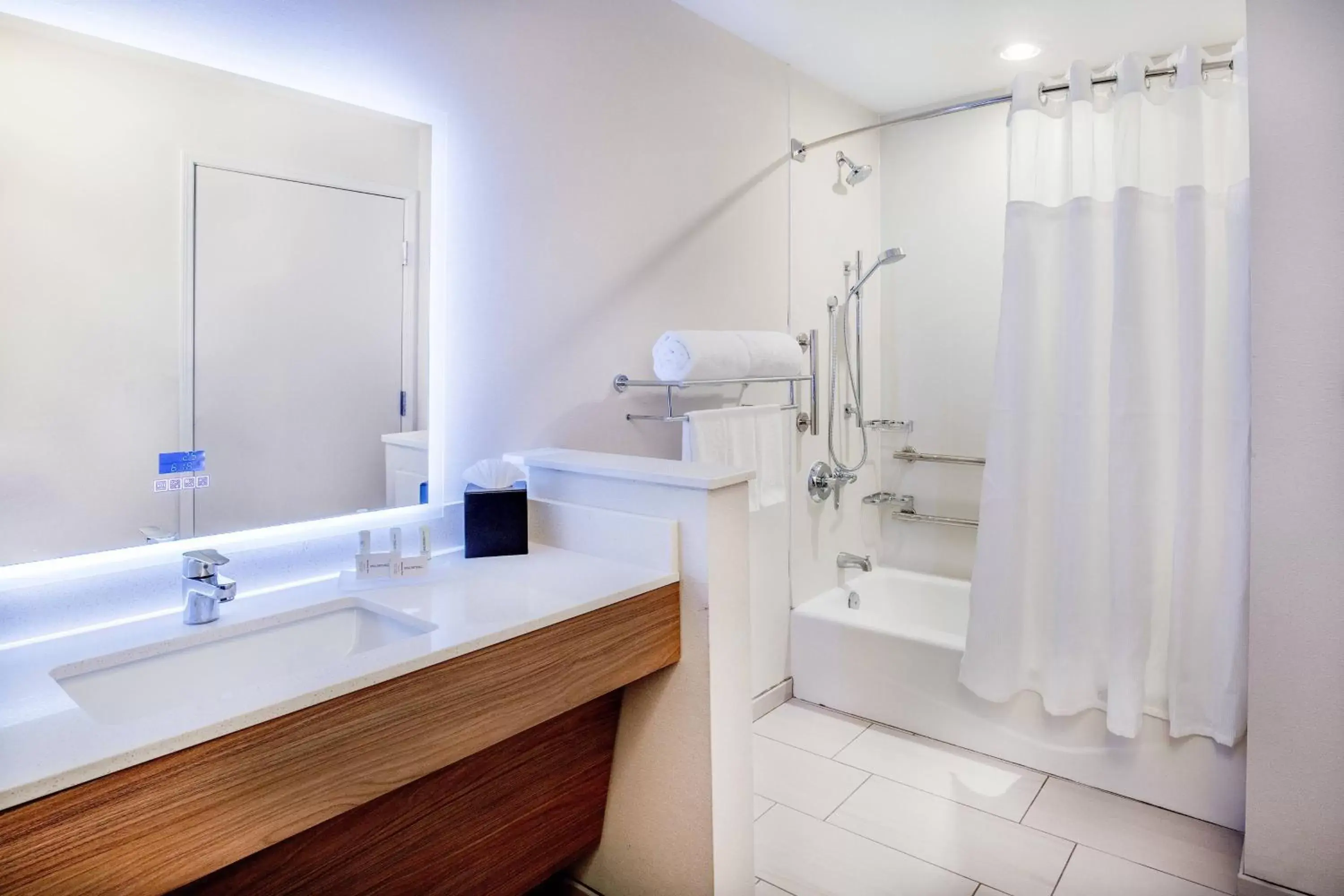 Bathroom in Fairfield Inn & Suites by Marriott McPherson