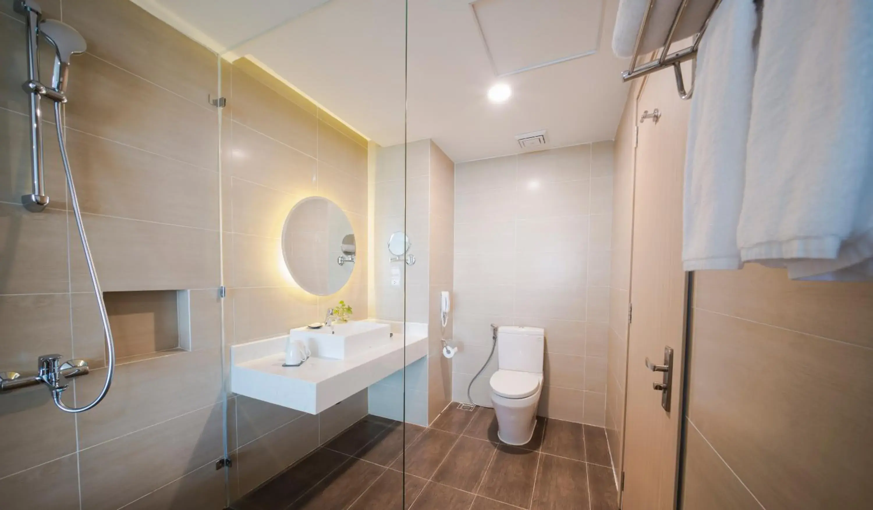 Shower, Bathroom in Muong Thanh Luxury Phu Quoc Hotel