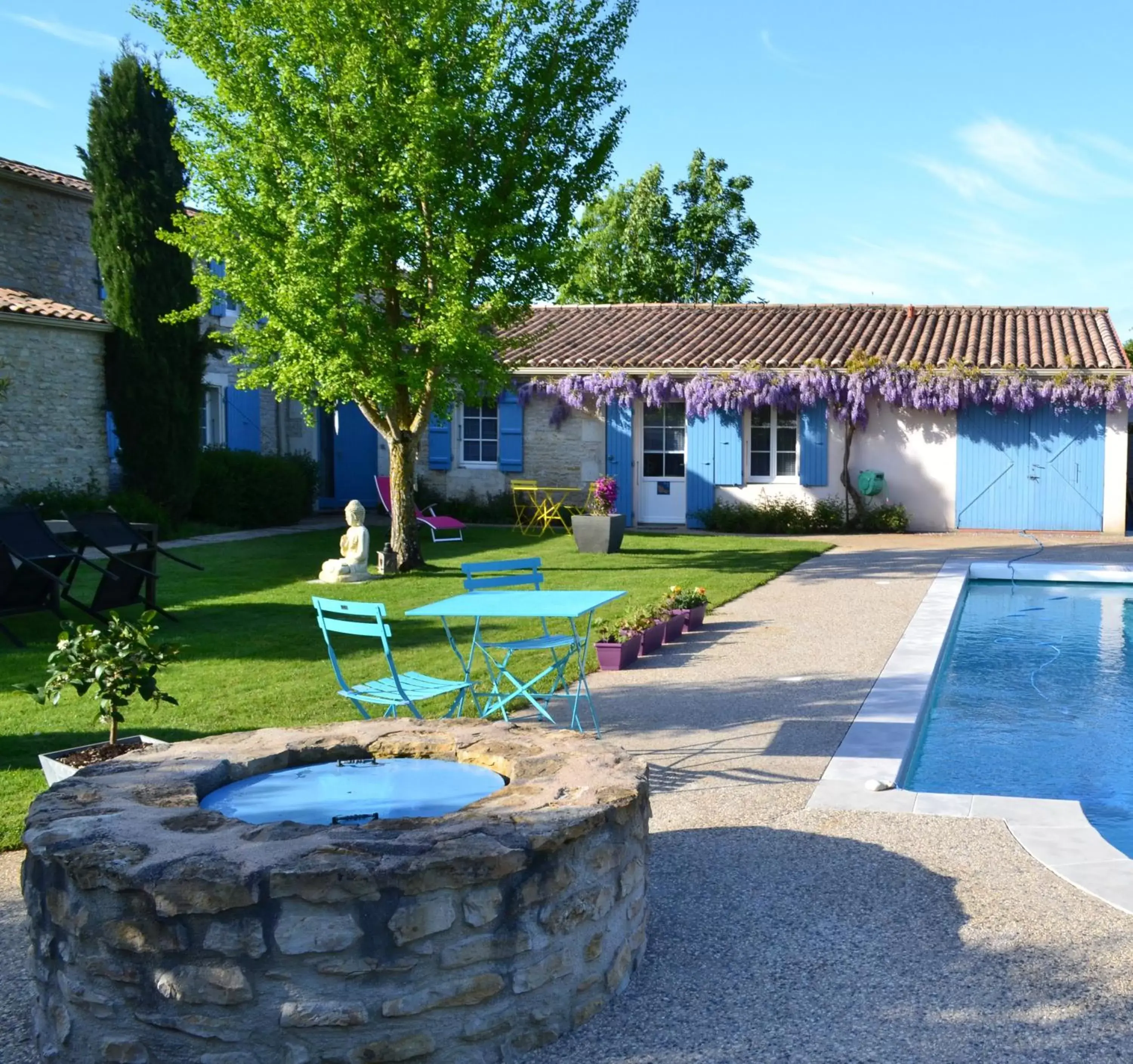 Property building, Swimming Pool in L'instant bleu