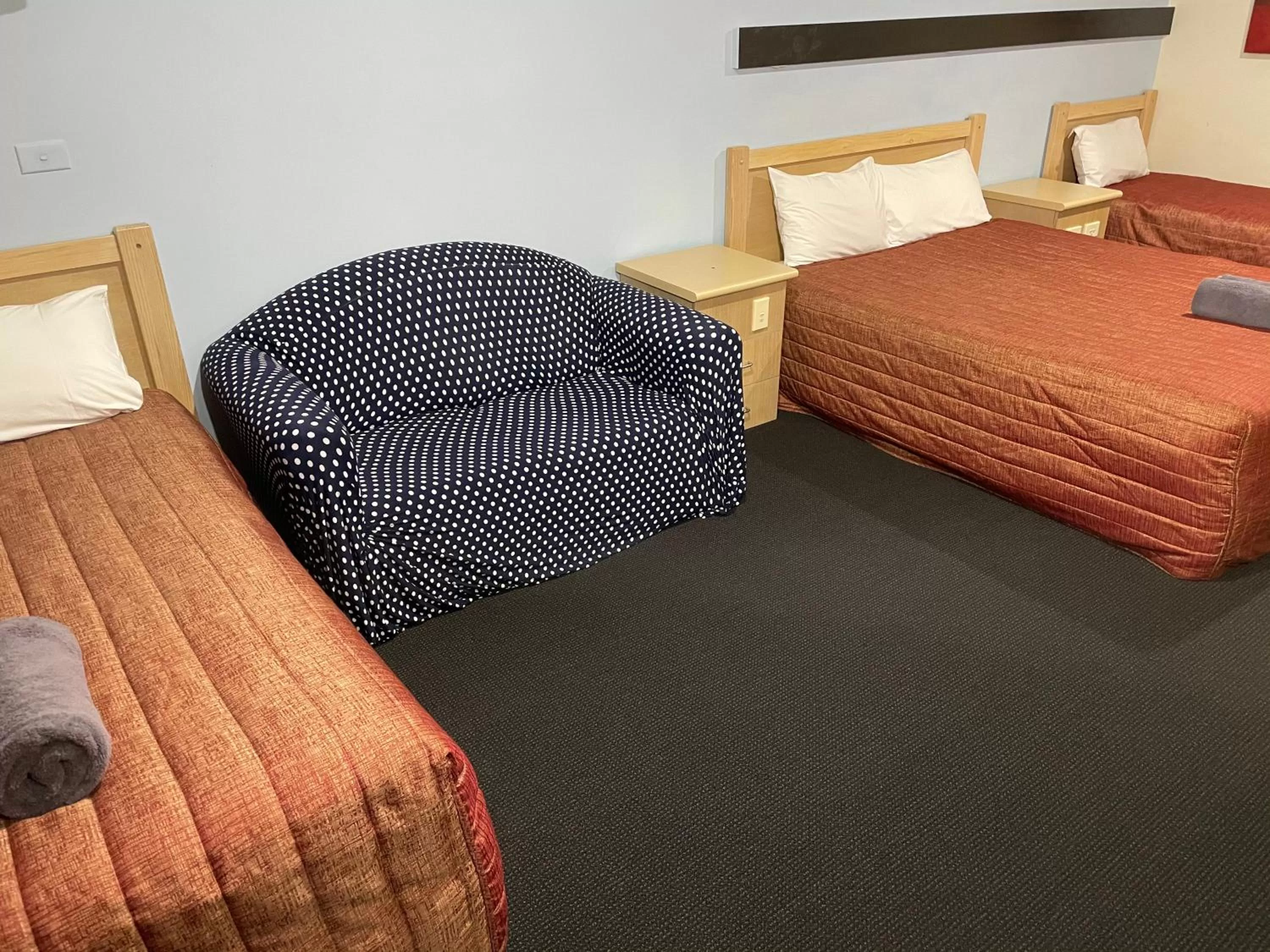 Bed in Countryman Motor Inn Cowra