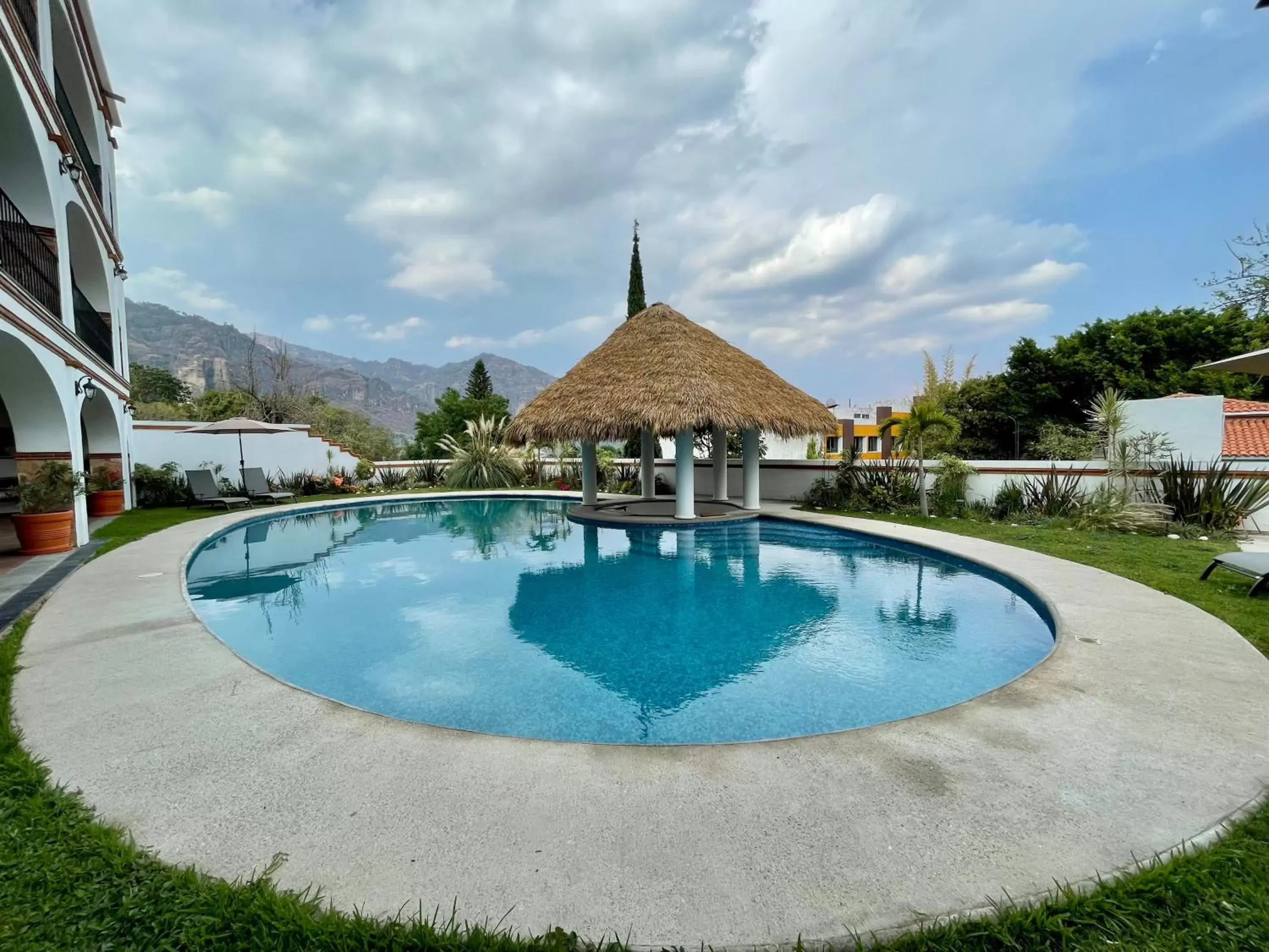 Spring, Swimming Pool in Palacio Del Cobre