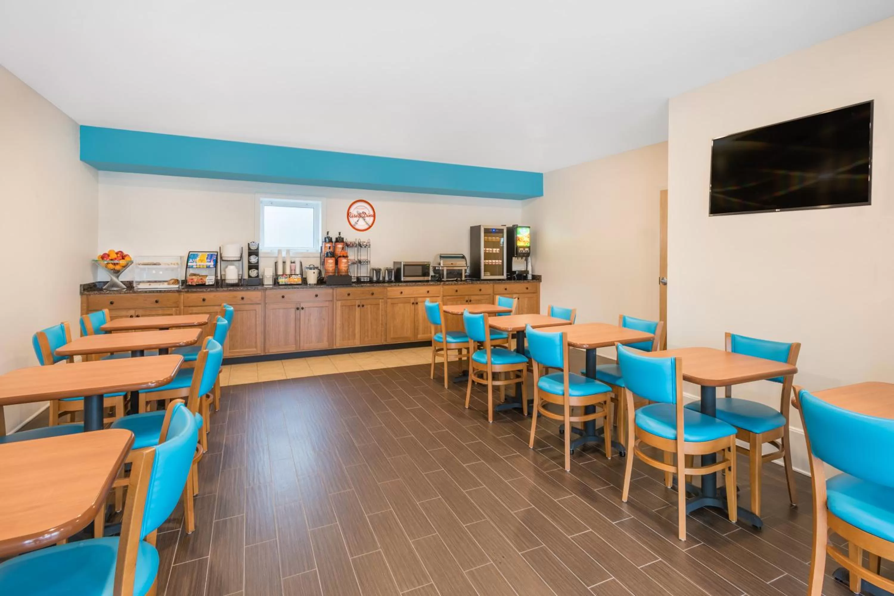 Restaurant/places to eat in Howard Johnson by Wyndham Quincy/ Boston