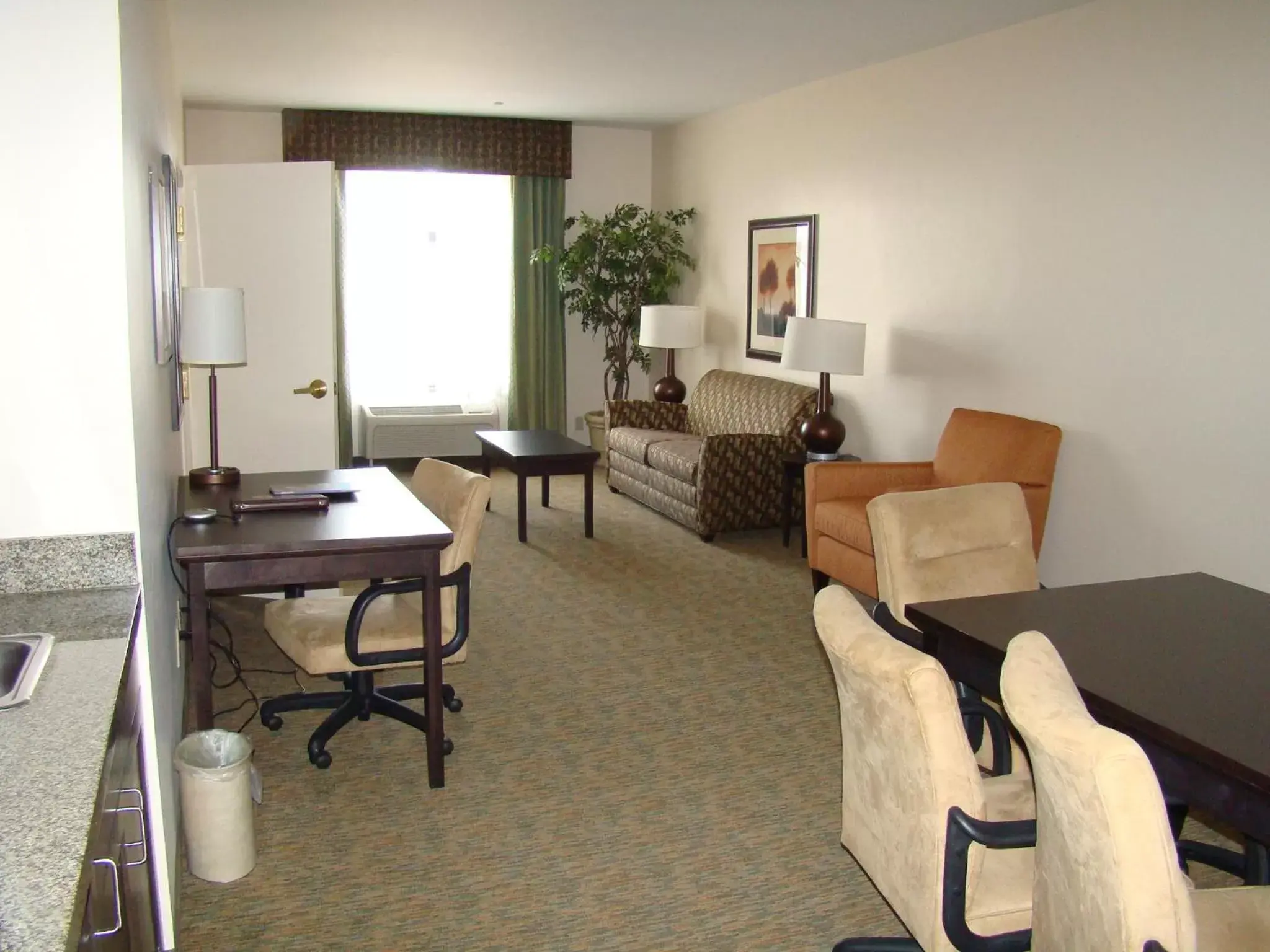 Photo of the whole room, Seating Area in Holiday Inn Express & Suites Oro Valley-Tucson North, an IHG Hotel