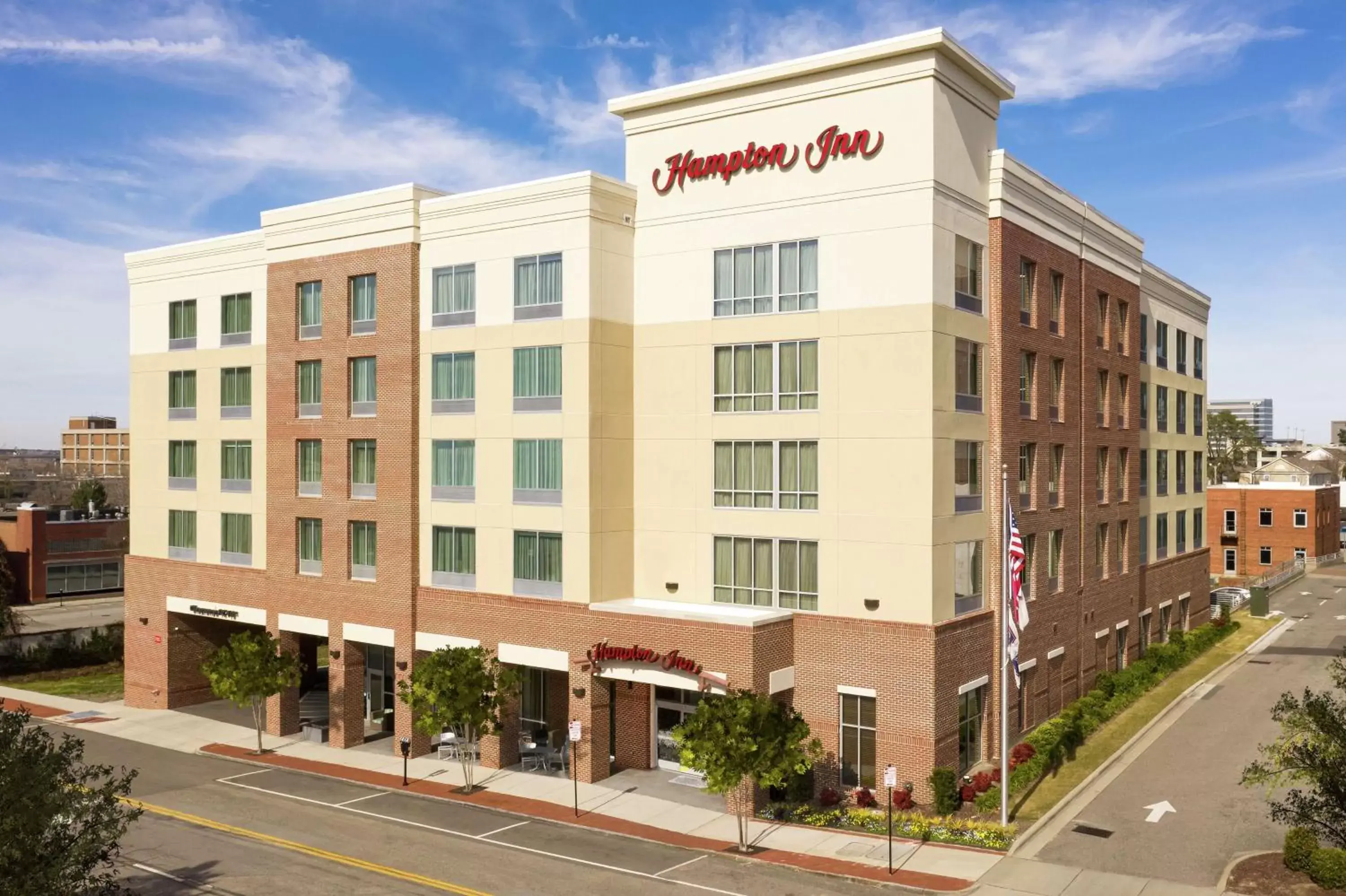 Property Building in Hampton Inn Wilmington Downtown