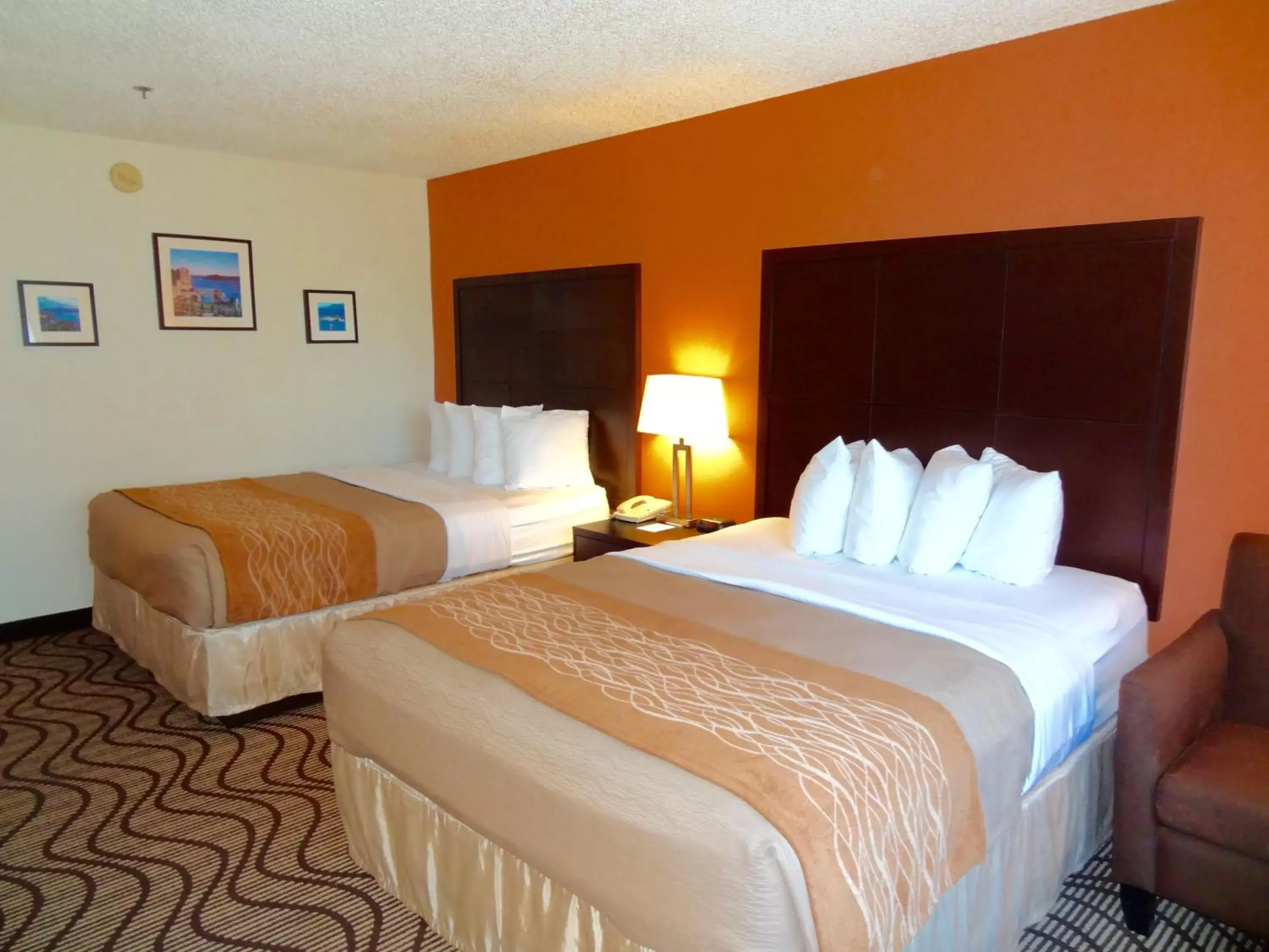 Photo of the whole room, Bed in Ramada by Wyndham Coeur d'Alene