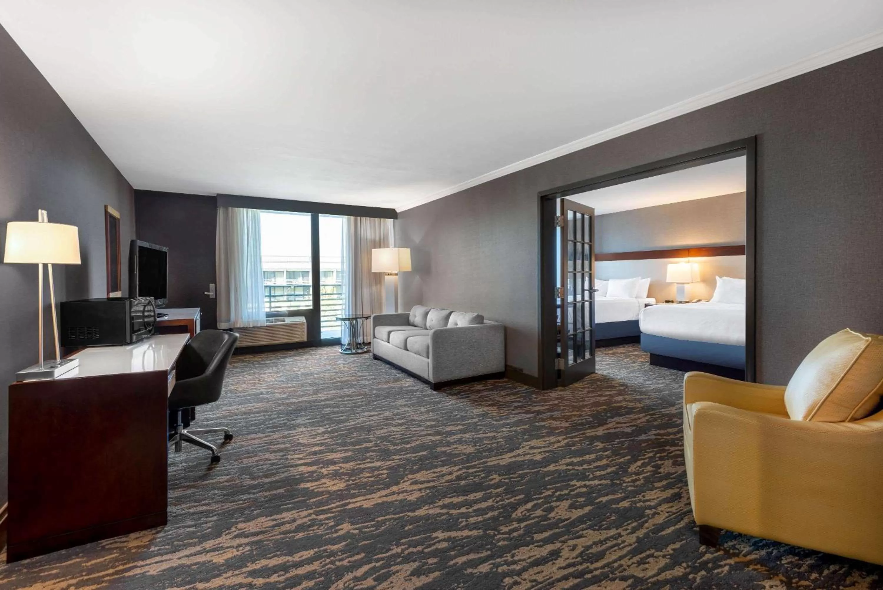 Photo of the whole room, Bed in Wyndham Lancaster Resort and Convention Center