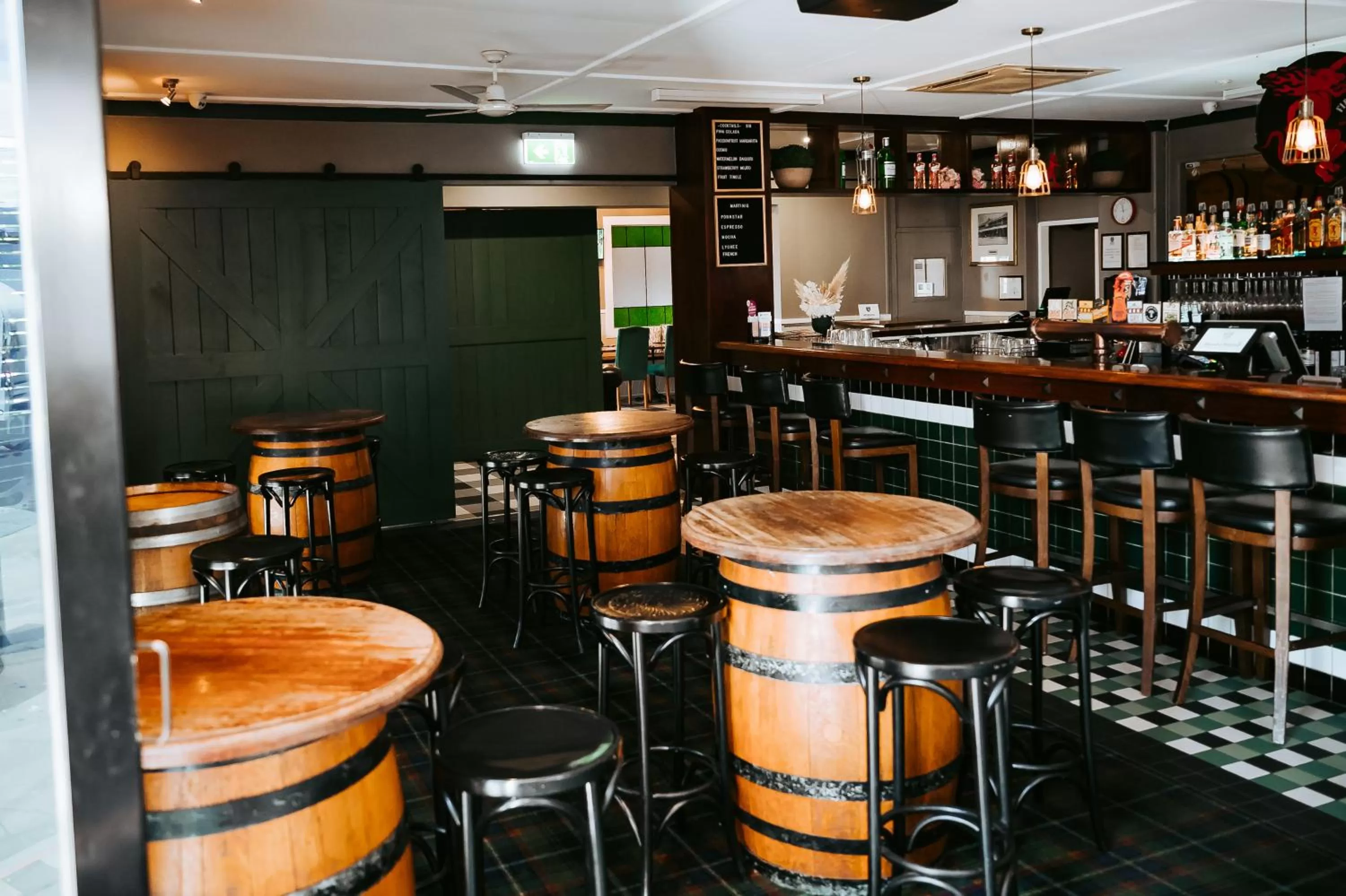 Restaurant/places to eat in Rix Hotel Motel