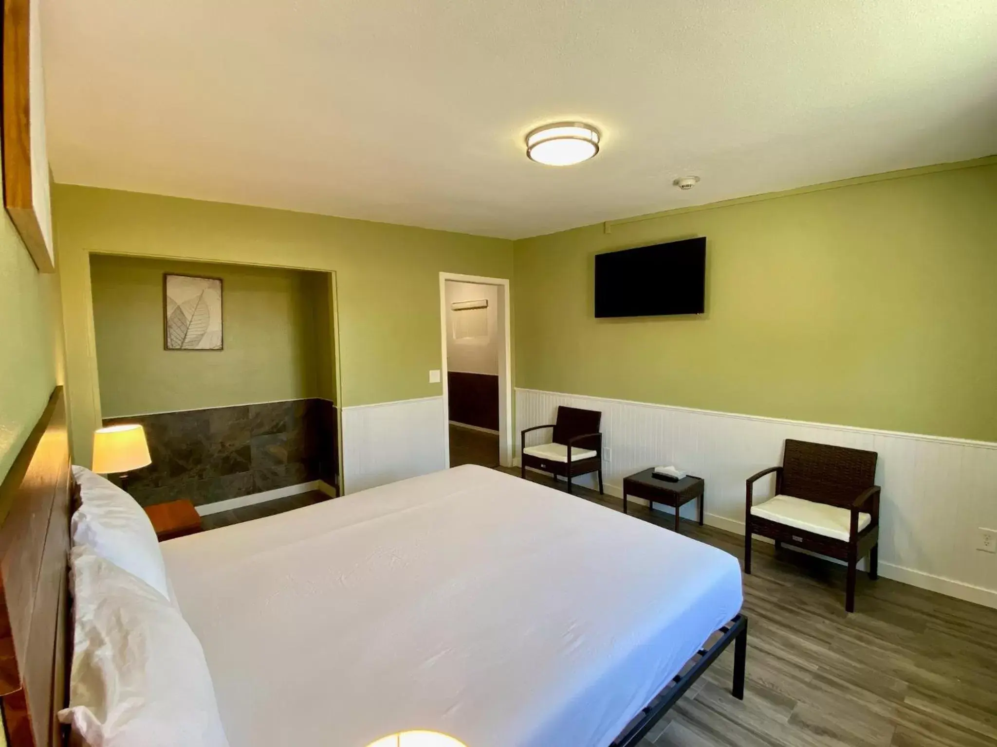 Bed in Europa Inn & Suites