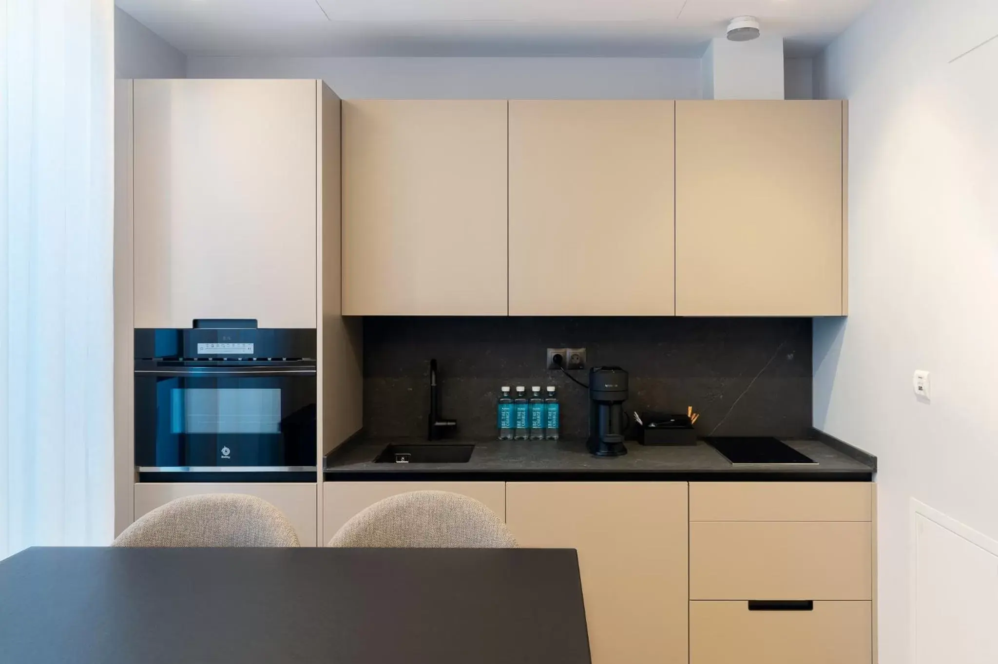 Coffee/tea facilities, Kitchen/Kitchenette in Mauro Suites