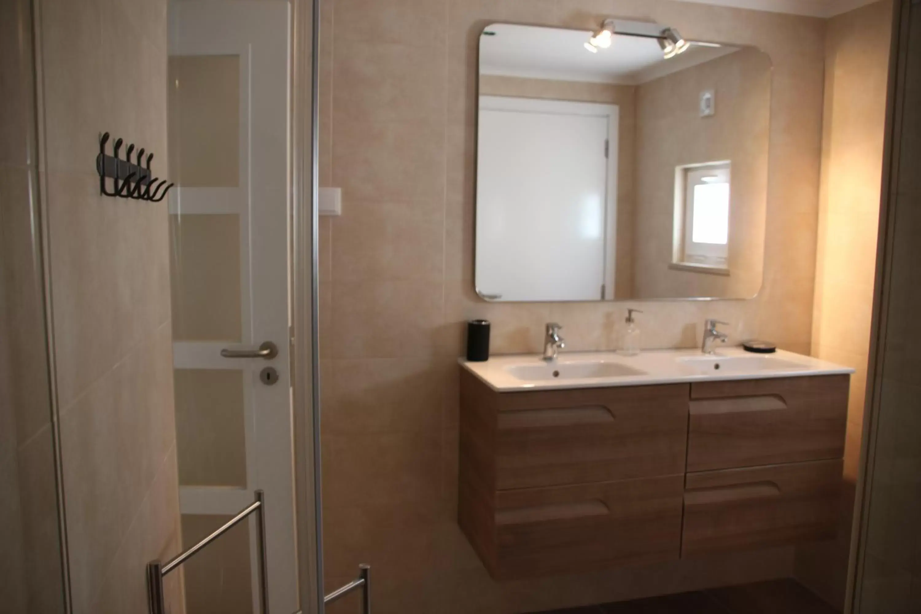 Decorative detail, Bathroom in Casa do Loureiro Branco