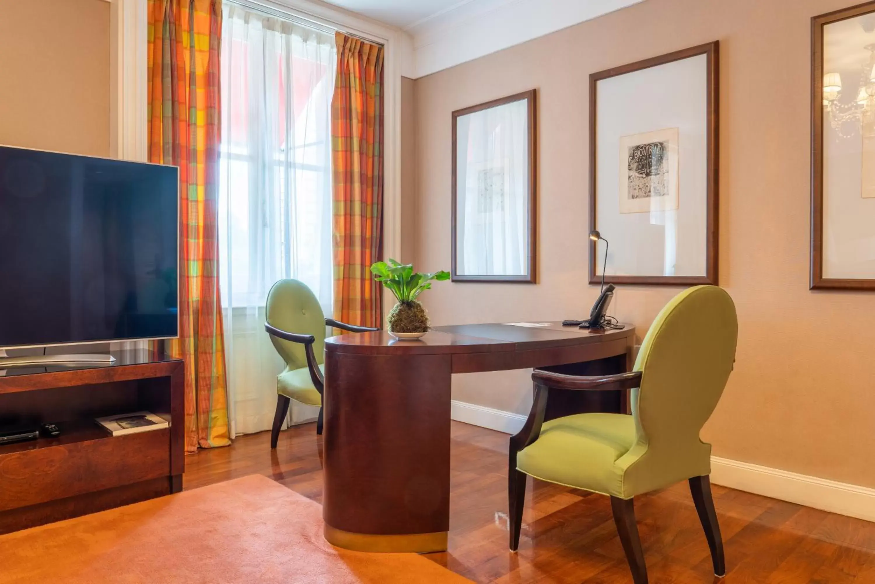 Living room, TV/Entertainment Center in Palacio Duhau - Park Hyatt Buenos Aires