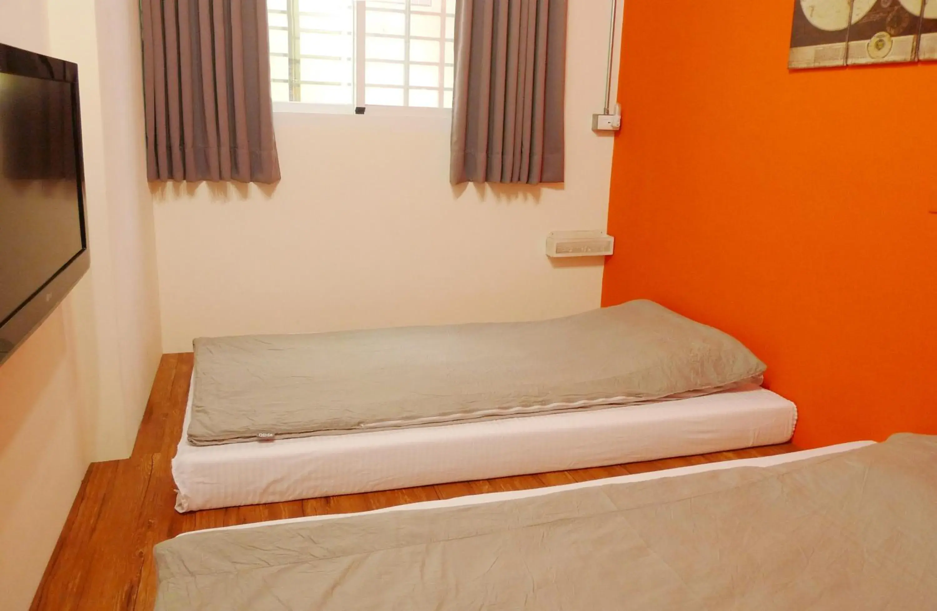 Photo of the whole room, Bed in Knock Knock Hostel