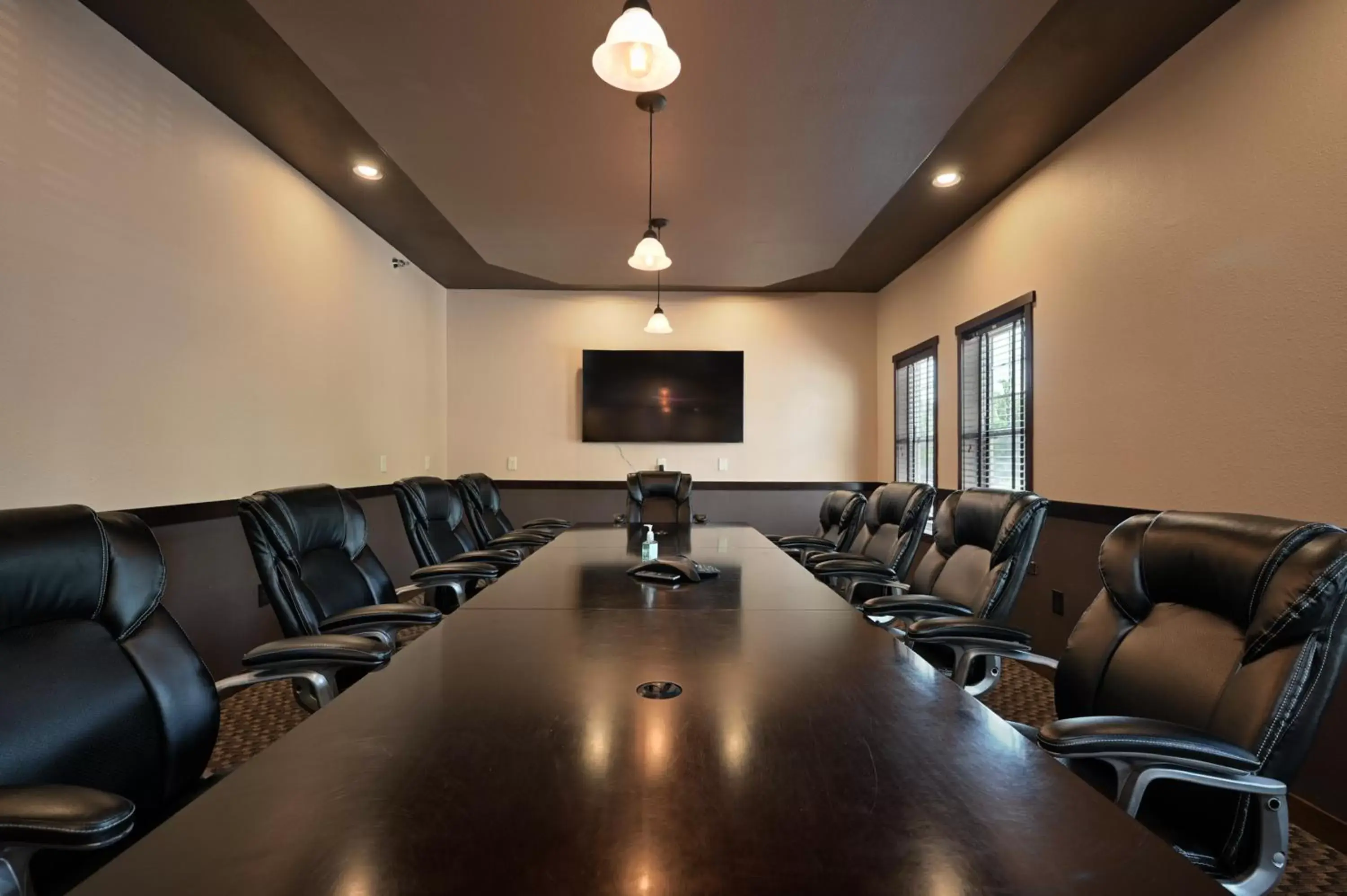 Meeting/conference room in Chase On The Lake