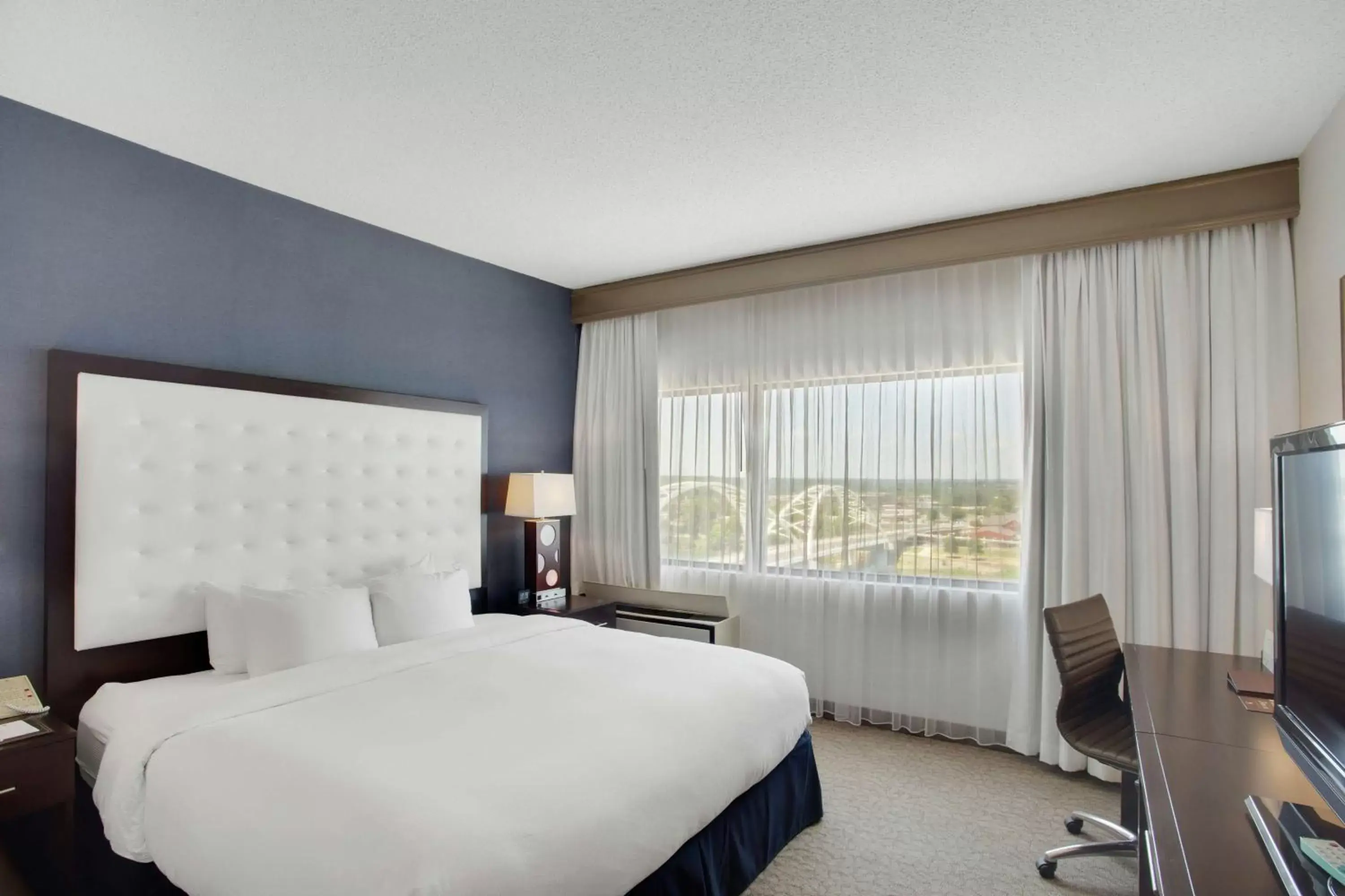 Bedroom, Bed in DoubleTree by Hilton Little Rock Bedroom, Bed in DoubleTree by Hilton Little Rock