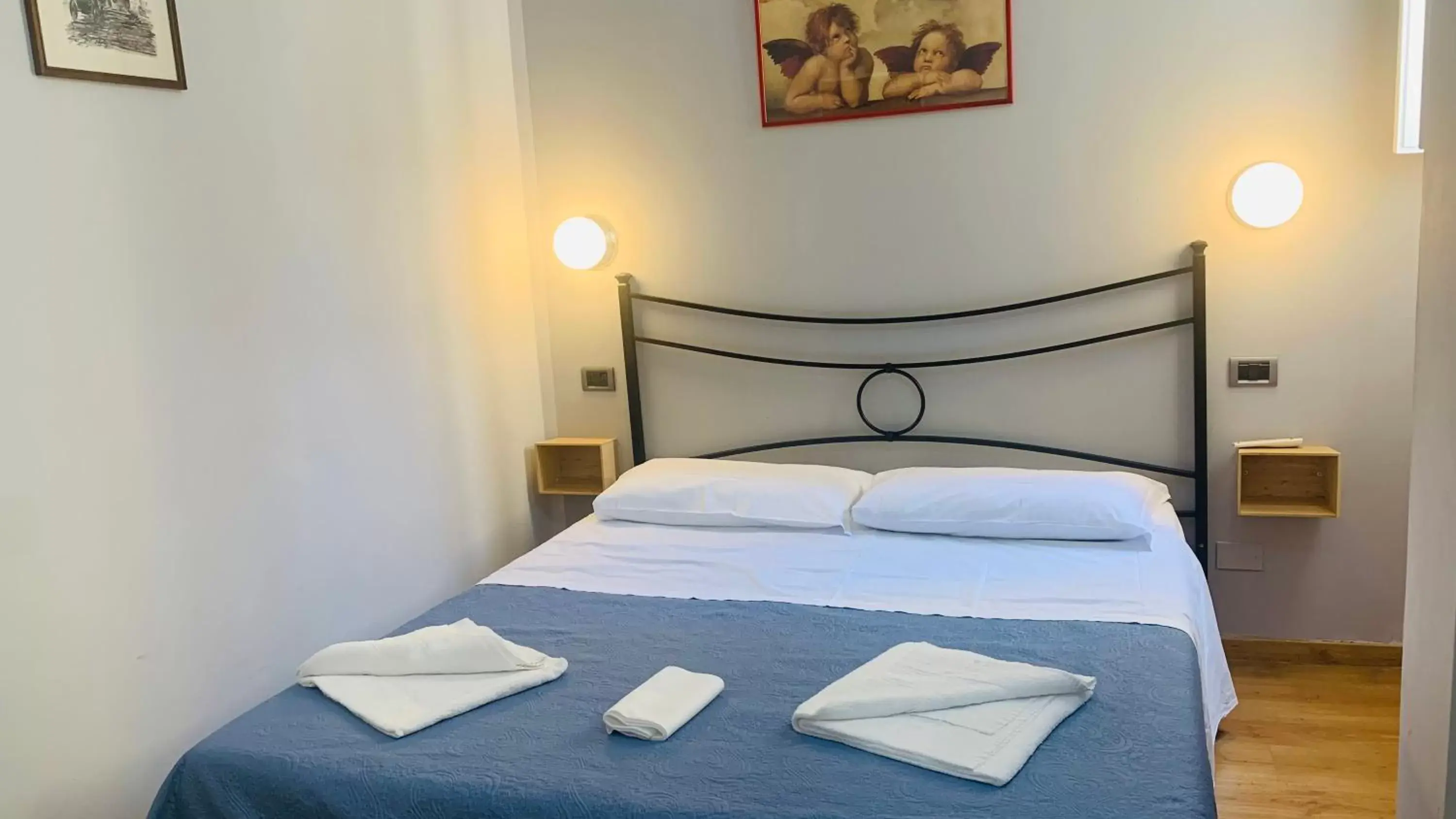 Bedroom, Bed in PICCOLO HOTEL Con Access ZTL !!! Ɲel Ƈentro Storico di Ƒirenze !!!