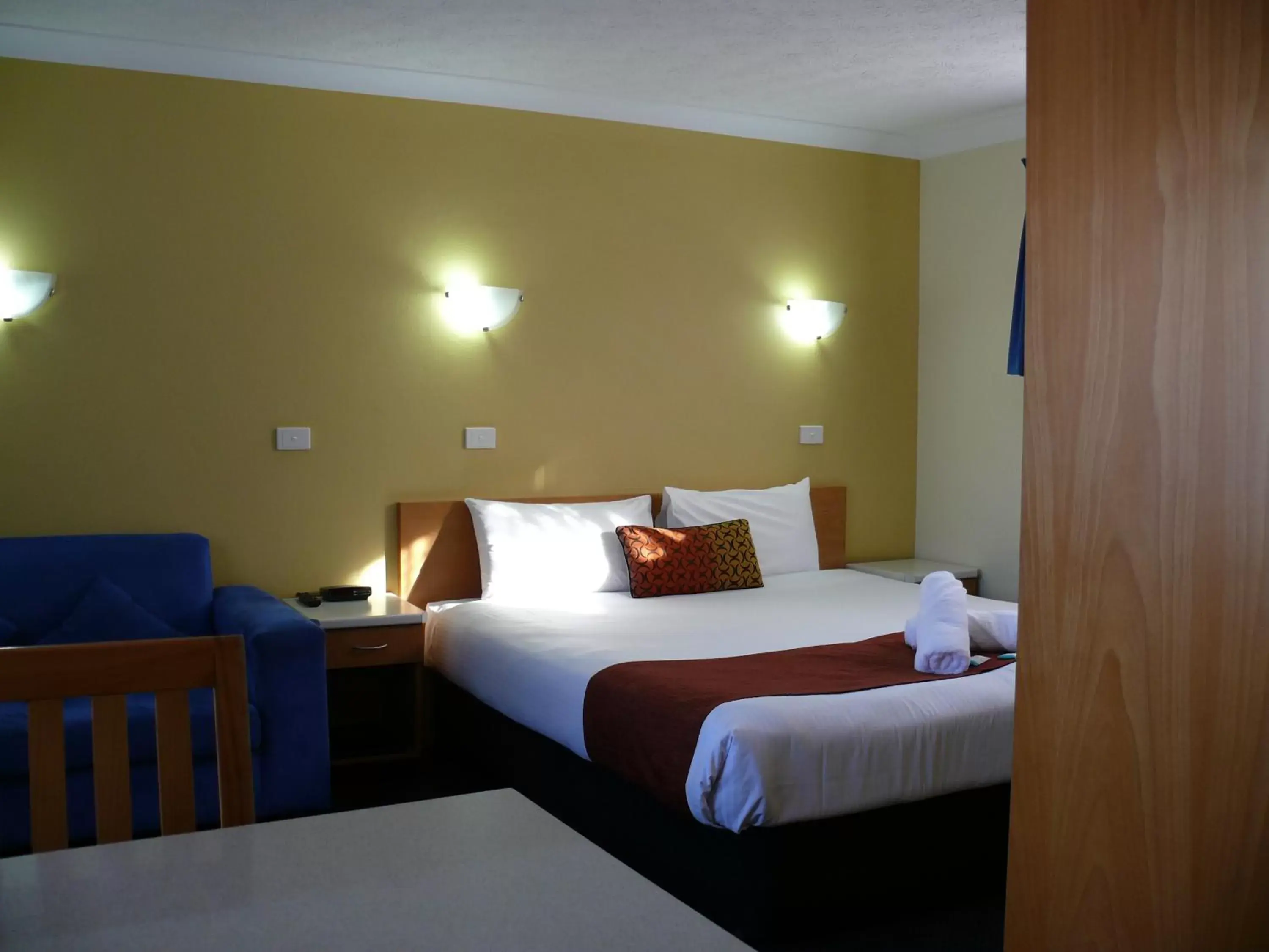 Bed in Park Beach Resort Motel
