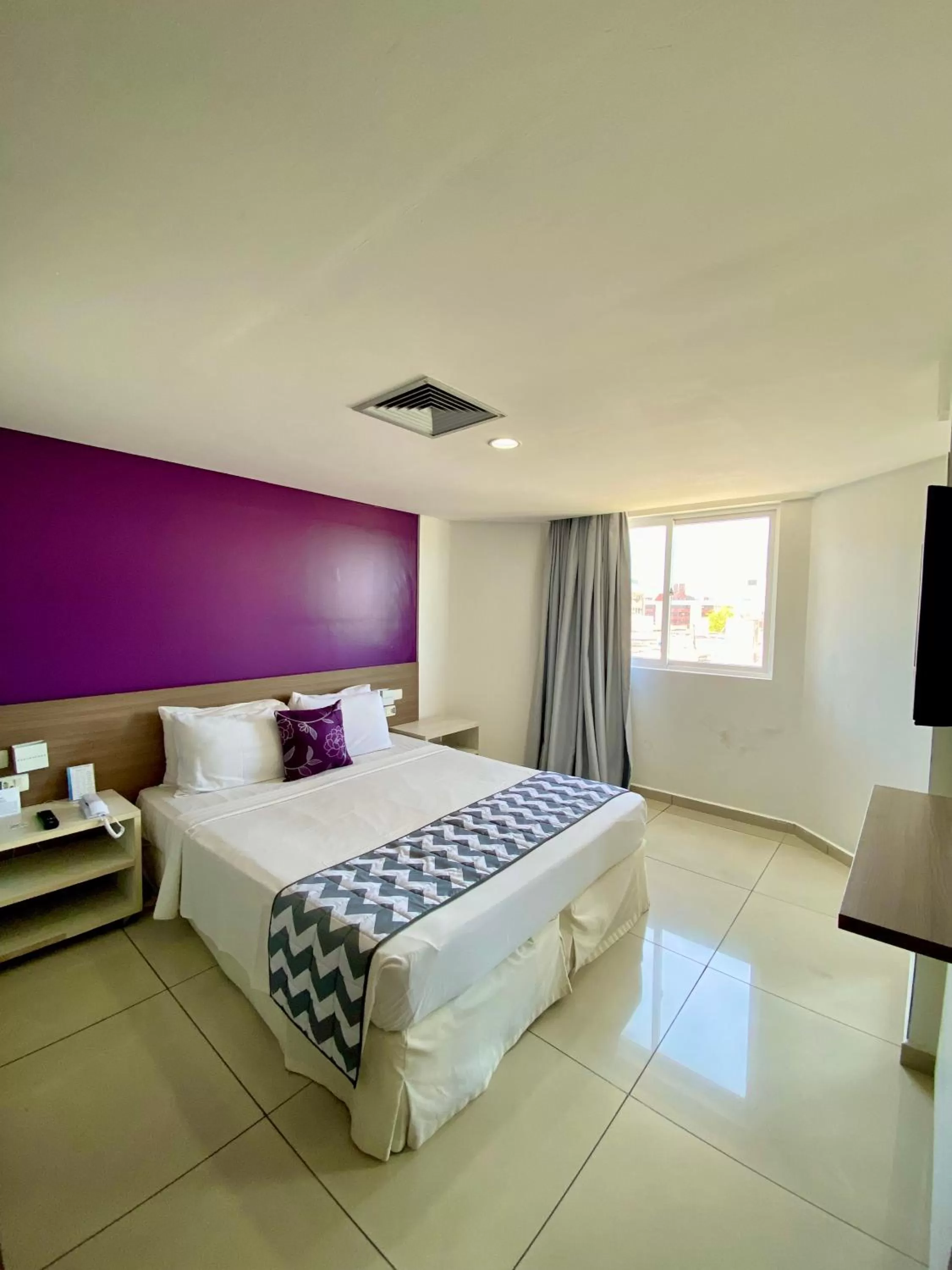 Photo of the whole room, Bed in Nobile Suítes Tambaú