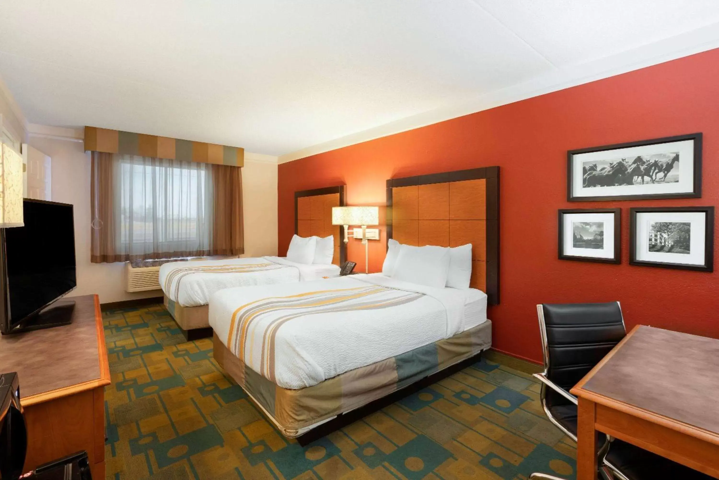 Photo of the whole room, Bed in La Quinta Inn by Wyndham Cheyenne