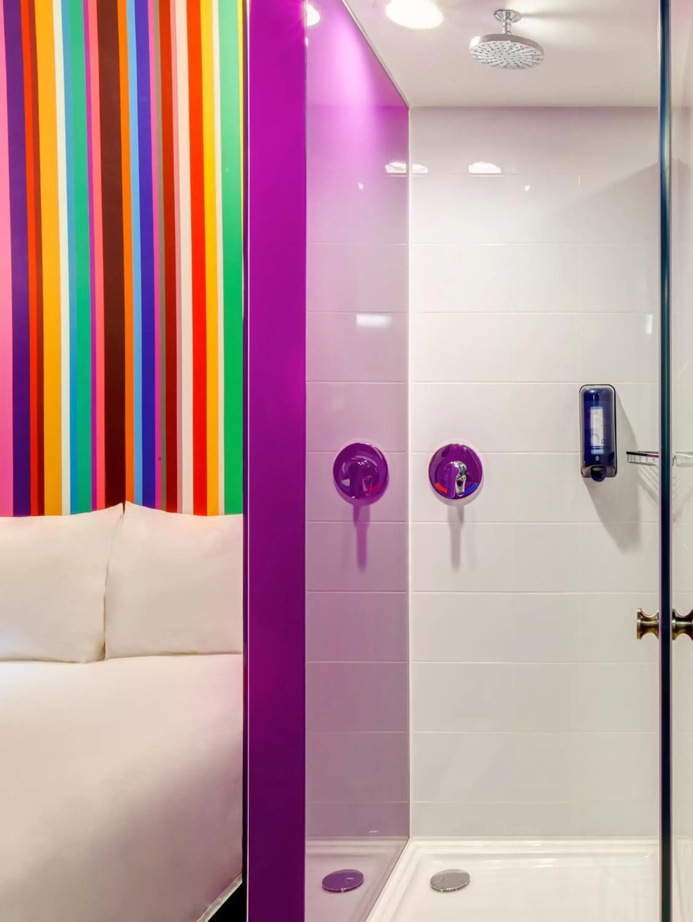 Shower, Bathroom in Ibis Styles Mexico Zona Rosa