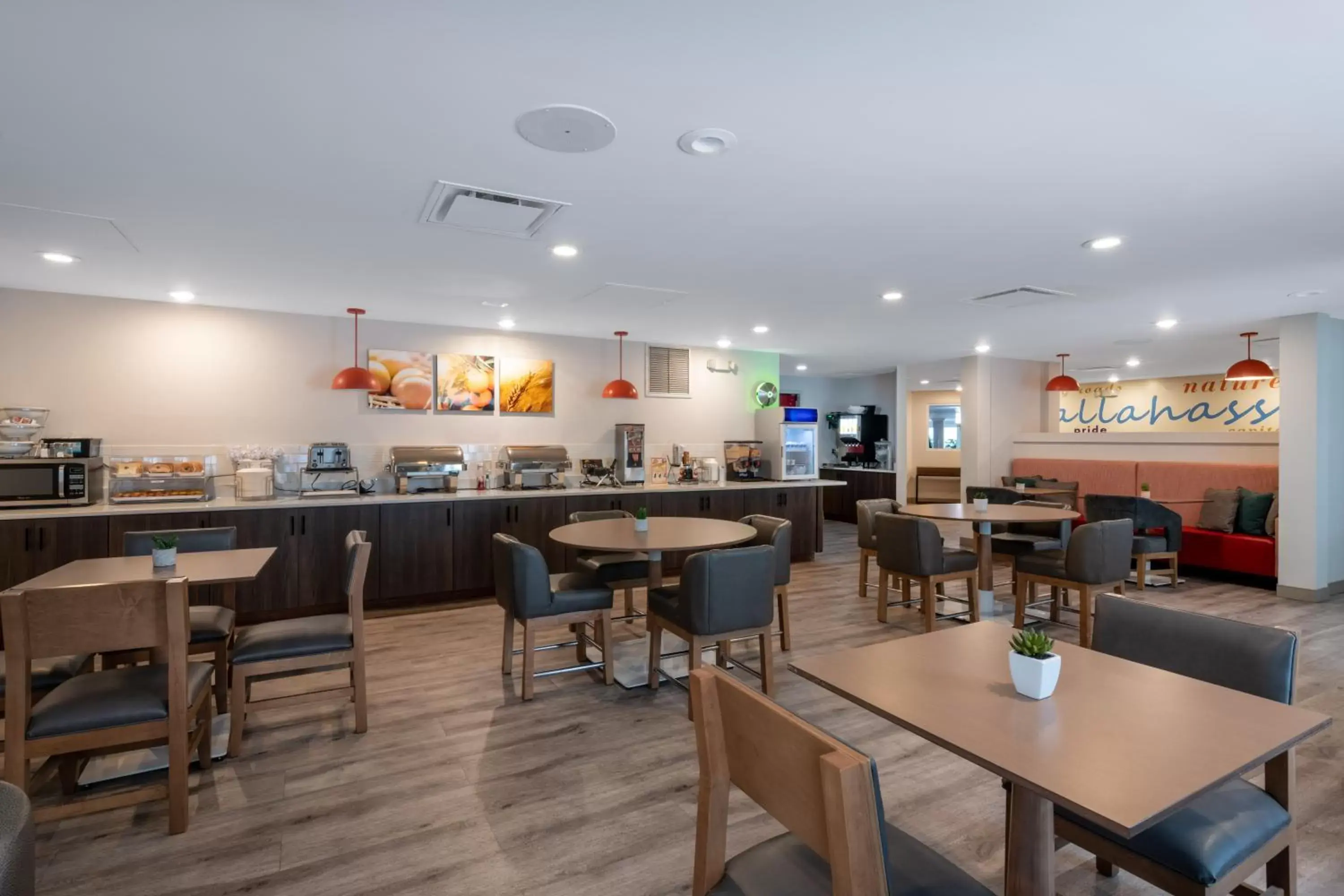 Food and drinks, Restaurant/Places to Eat in TRYP by Wyndham Tallahassee North I-10 Capital Circle