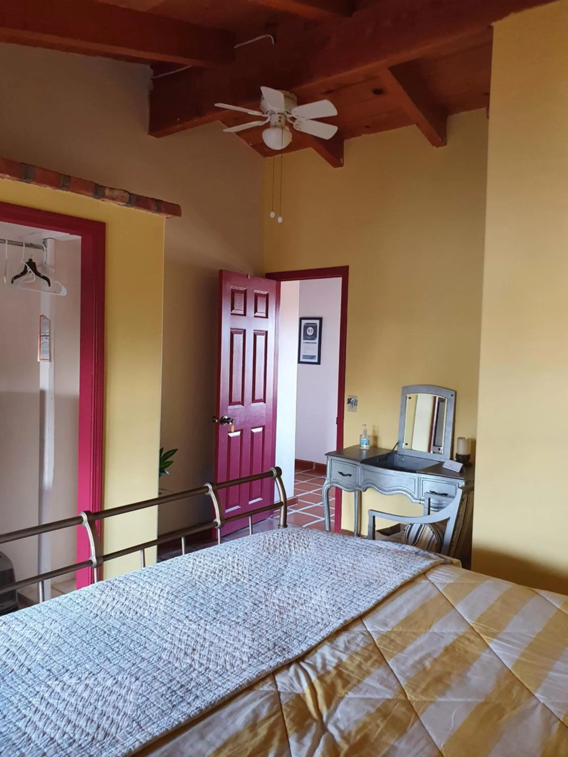 Photo of the whole room in Hacienda Rancho Santini