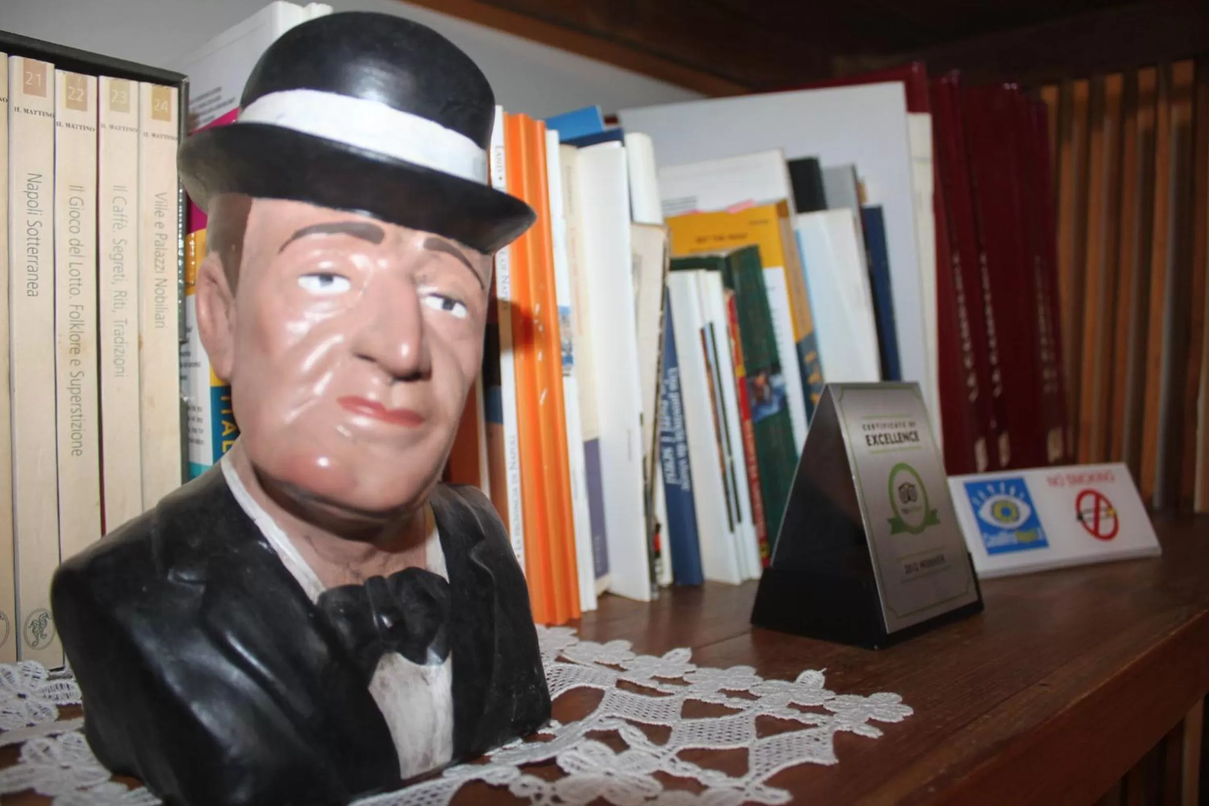 Library in B&B Casamiranapoli