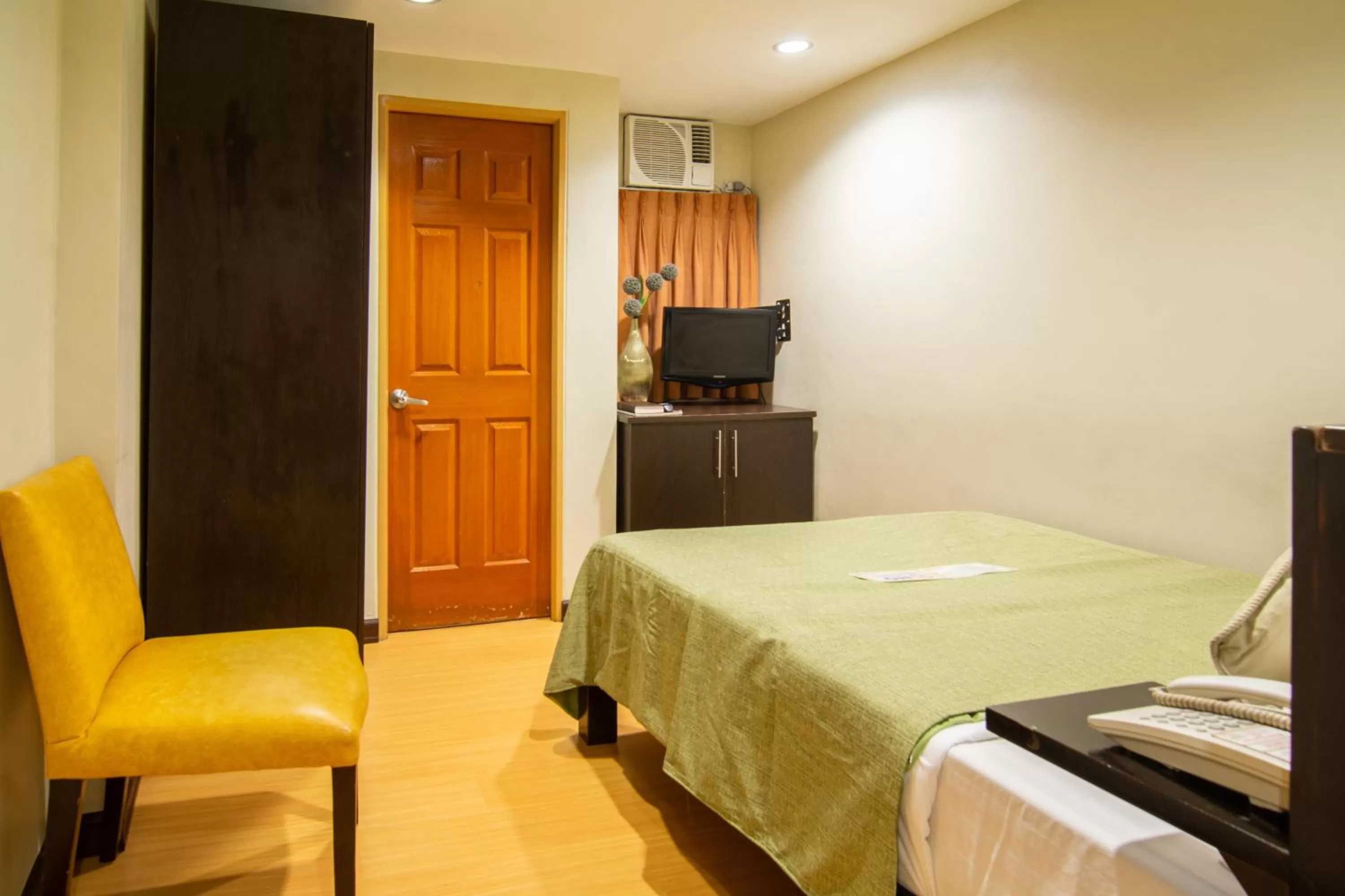 Bed in Festive Hotel Makati