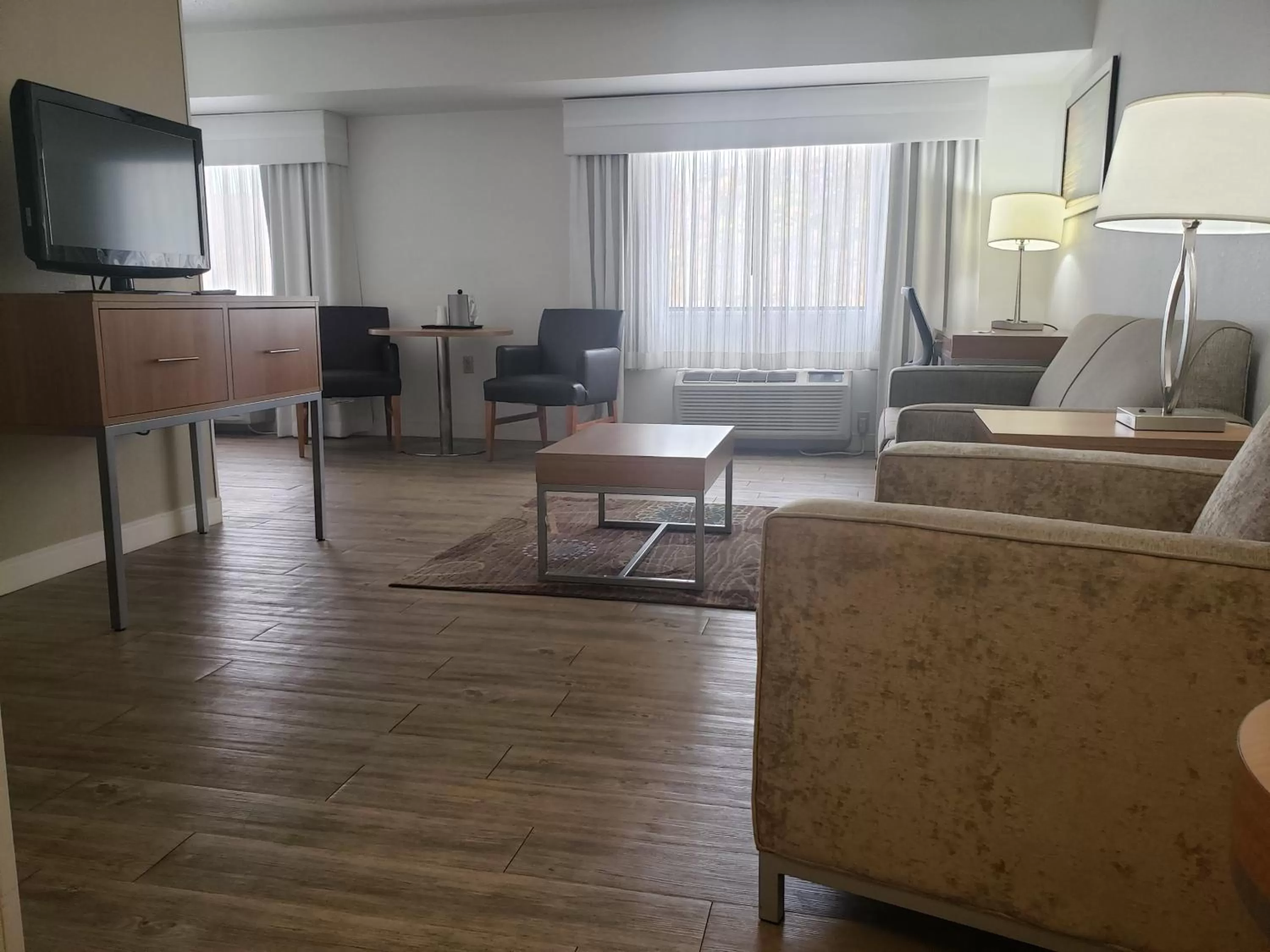 Photo of the whole room in Holiday Inn Express Hotel Pittsburgh-North/Harmarville by IHG