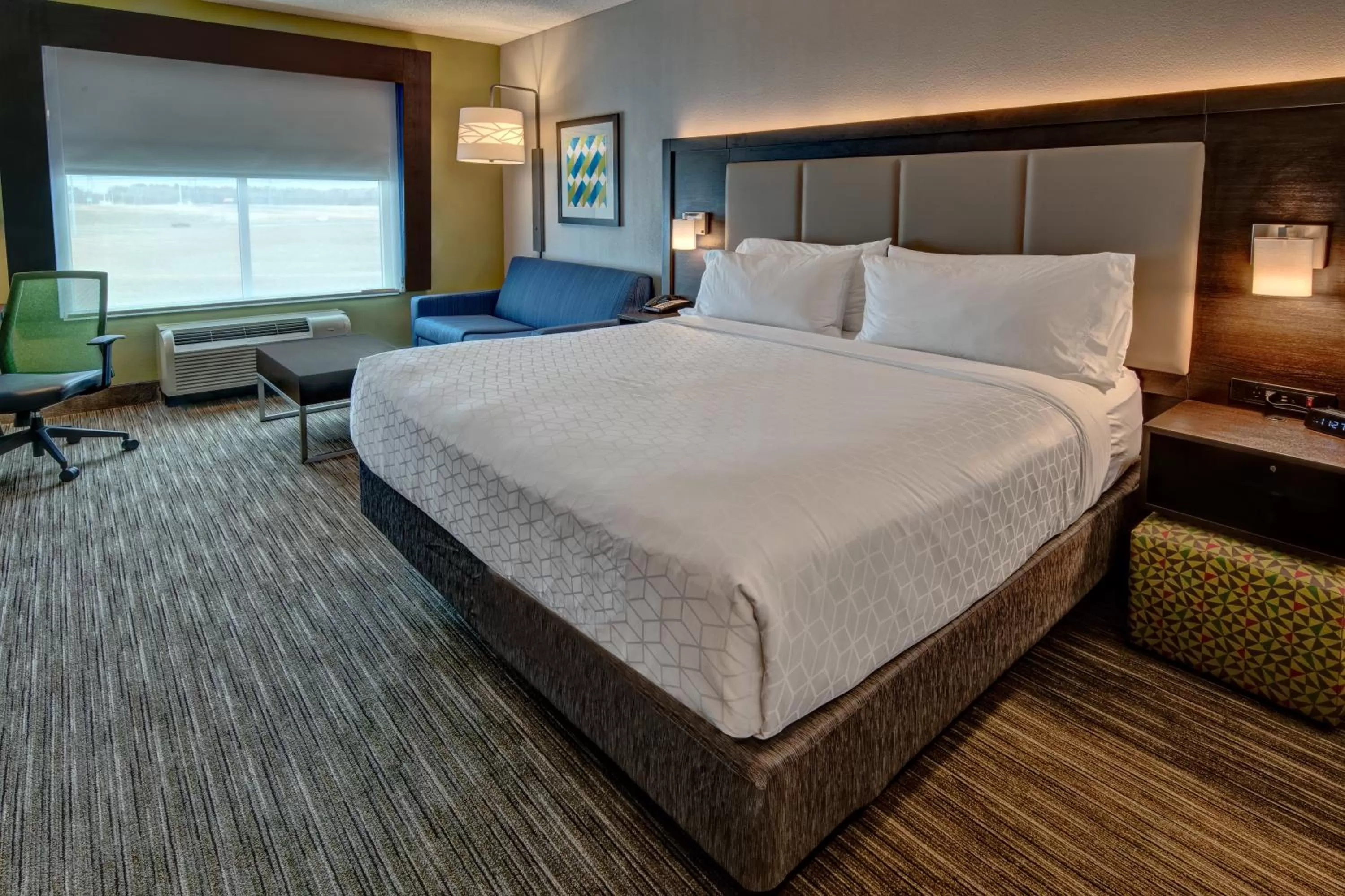 Photo of the whole room, Bed in Holiday Inn Express Hotel & Suites Jackson Northeast by IHG