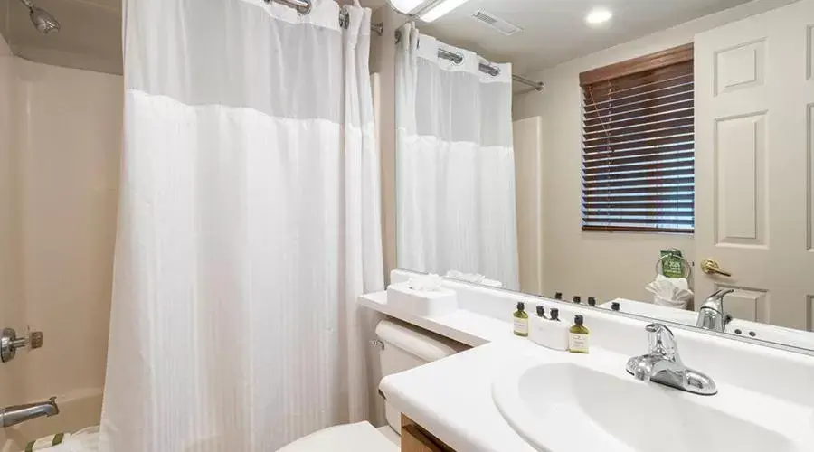 Bathroom in RiverPointe Napa Valley Resort