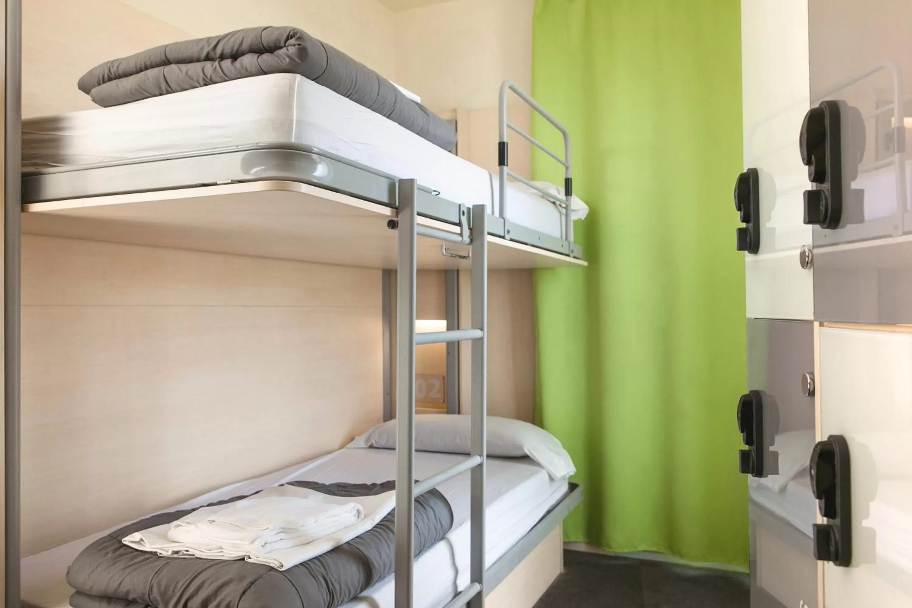 Bedroom, Bunk Bed in Barcelona Urbany Hostel