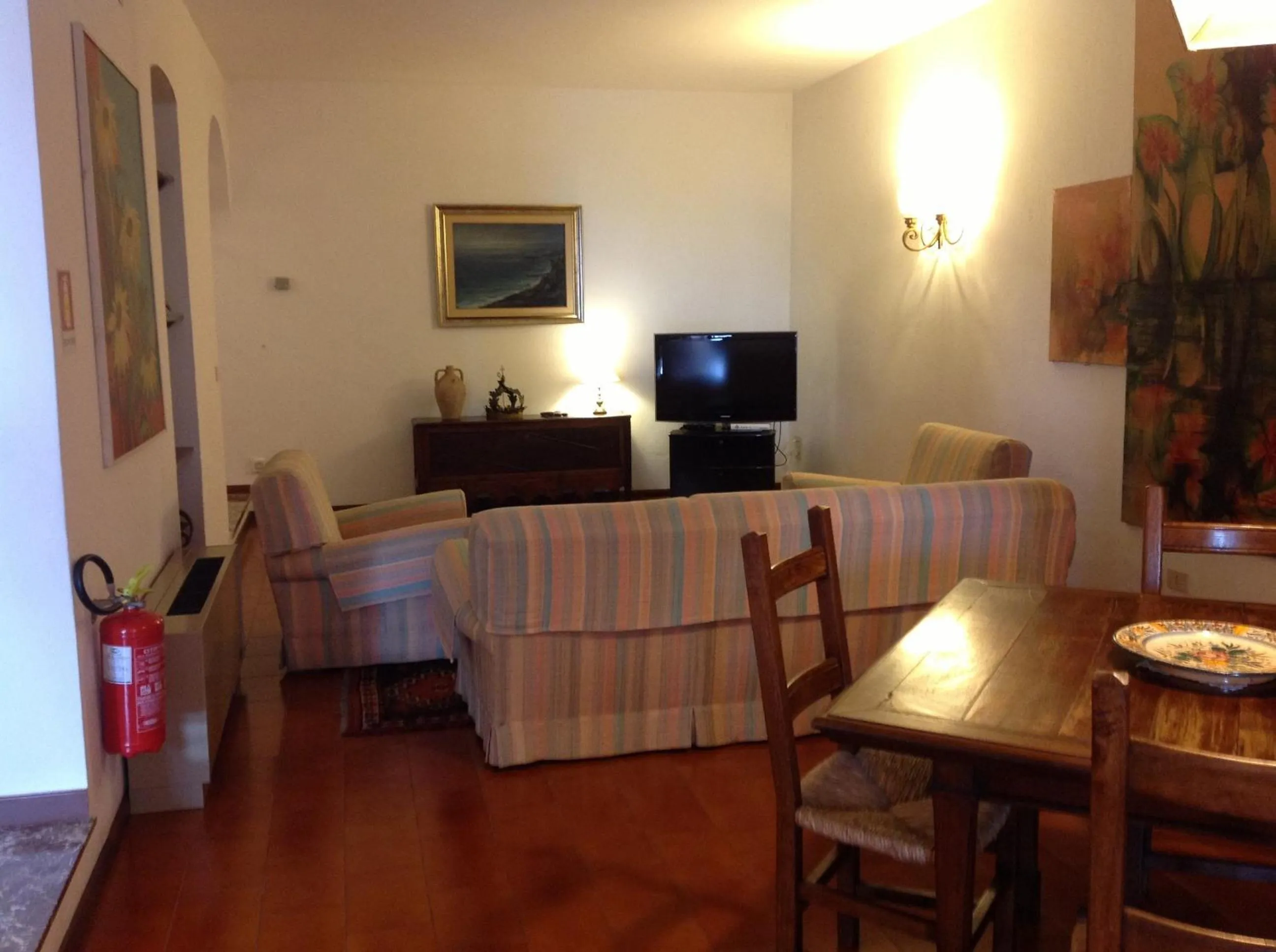 Communal lounge/ TV room in Hotel Villa Sirina