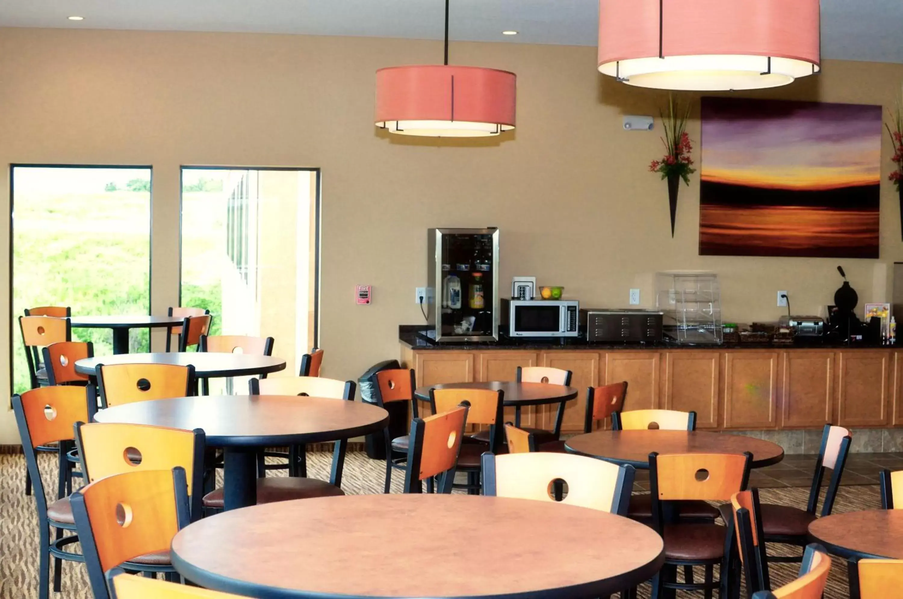 American breakfast, Restaurant/Places to Eat in Cobblestone Inn & Suites - Newton