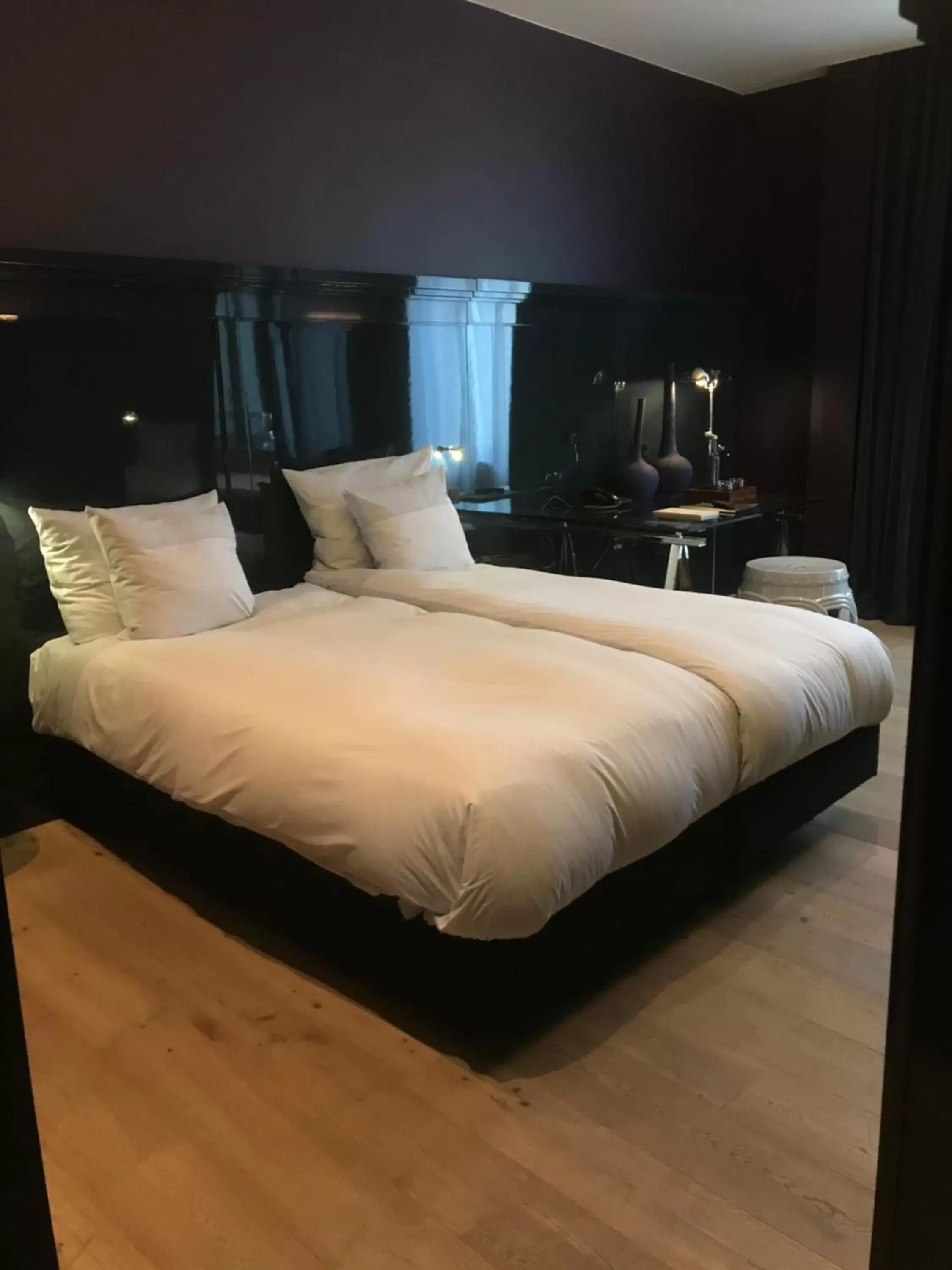 Property building, Bed in Hotel Les Nuits