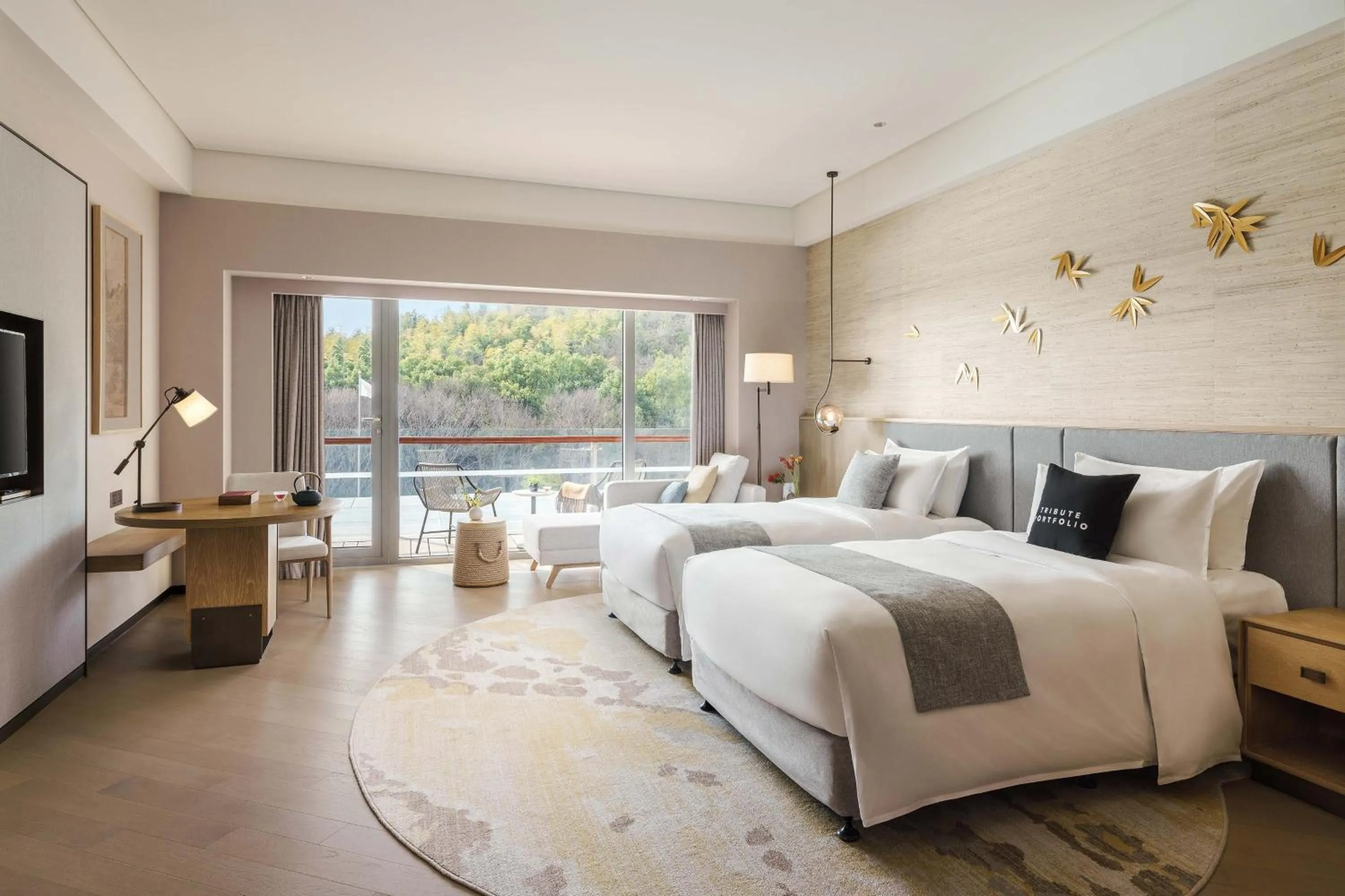 Photo of the whole room, Bed in The Yuluxe Sheshan, Shanghai, A Tribute Portfolio Hotel