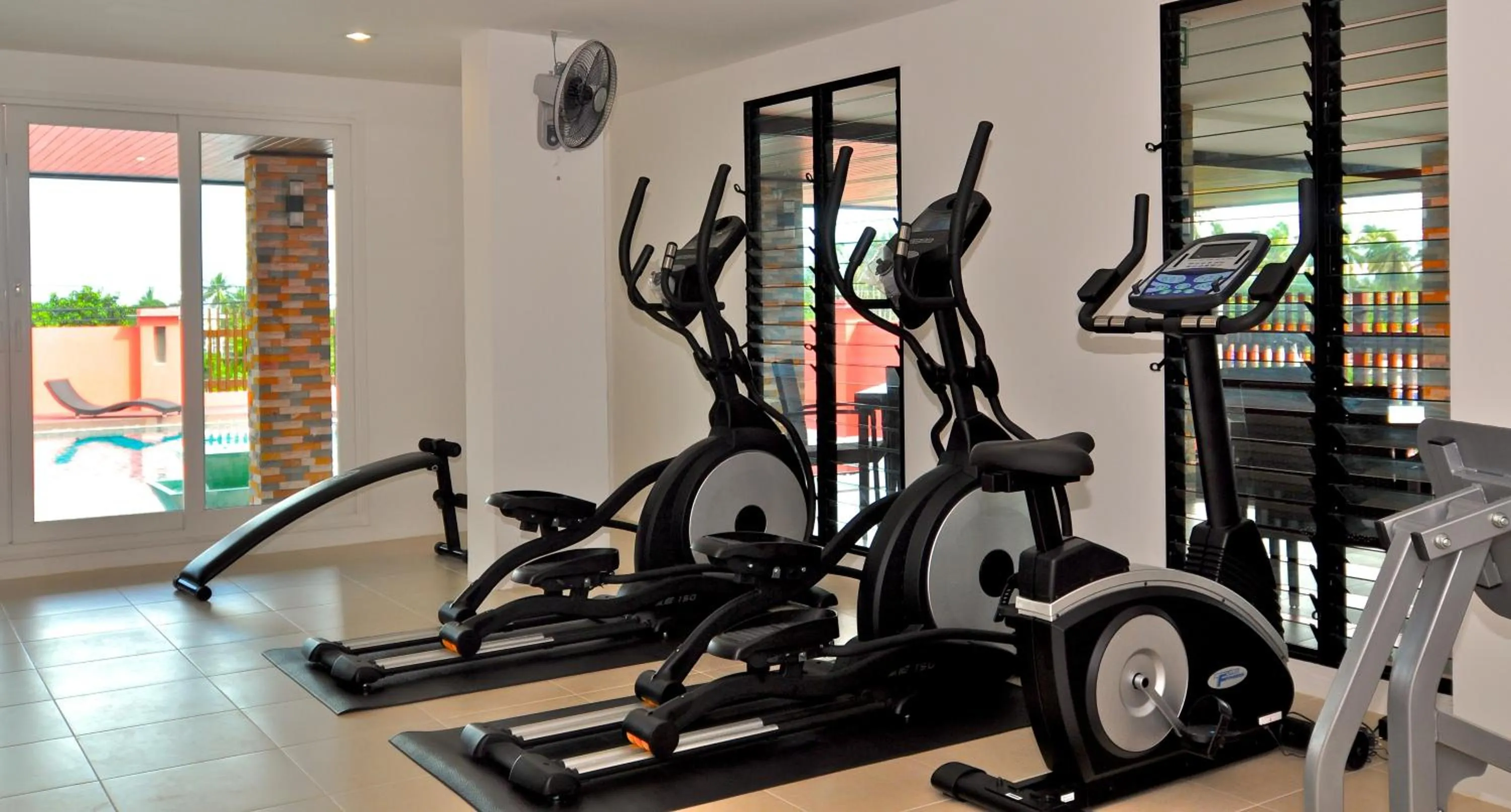 Fitness centre/facilities in Ratana Hotel Chalong