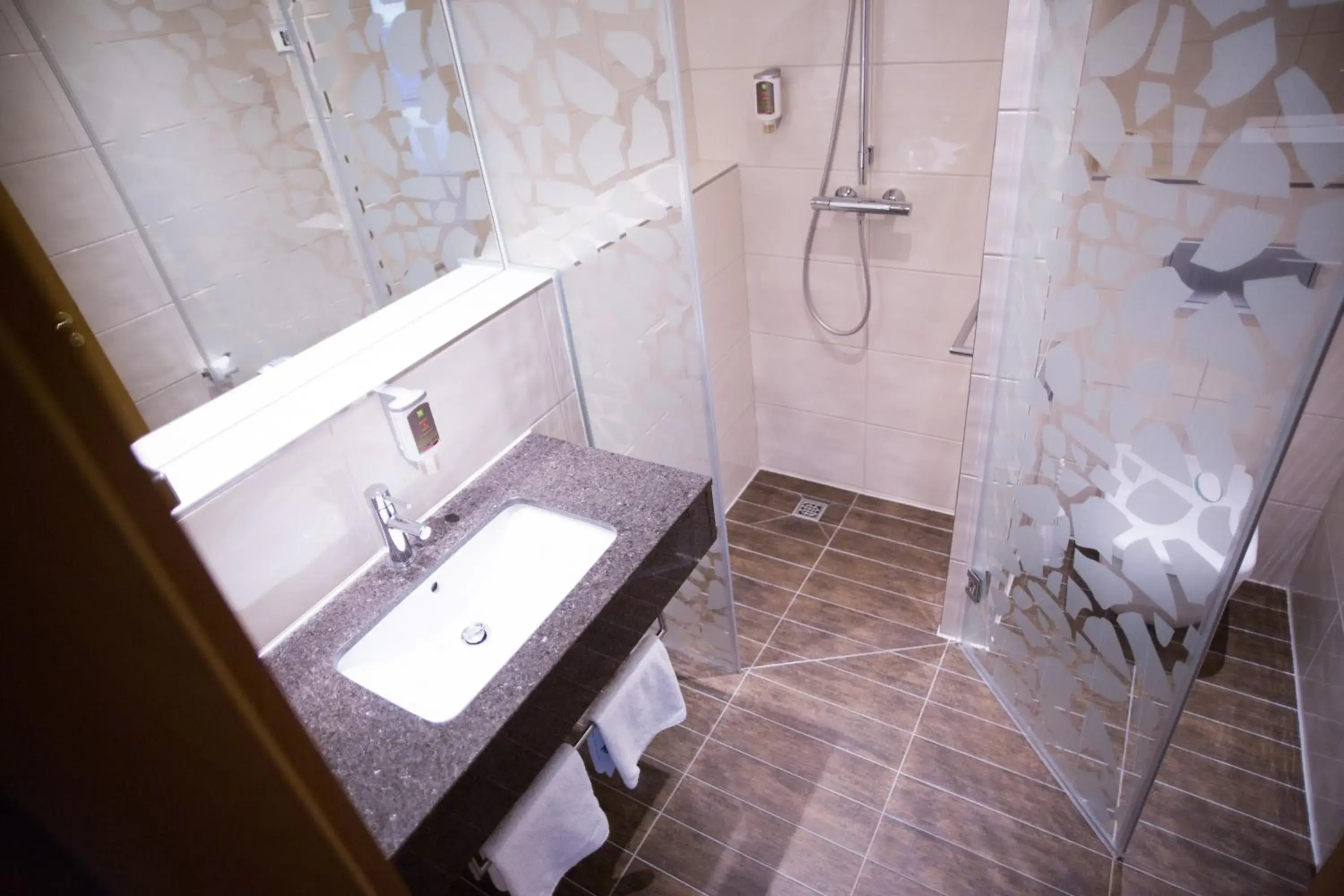 Shower, Bathroom in ibis Styles Leipzig