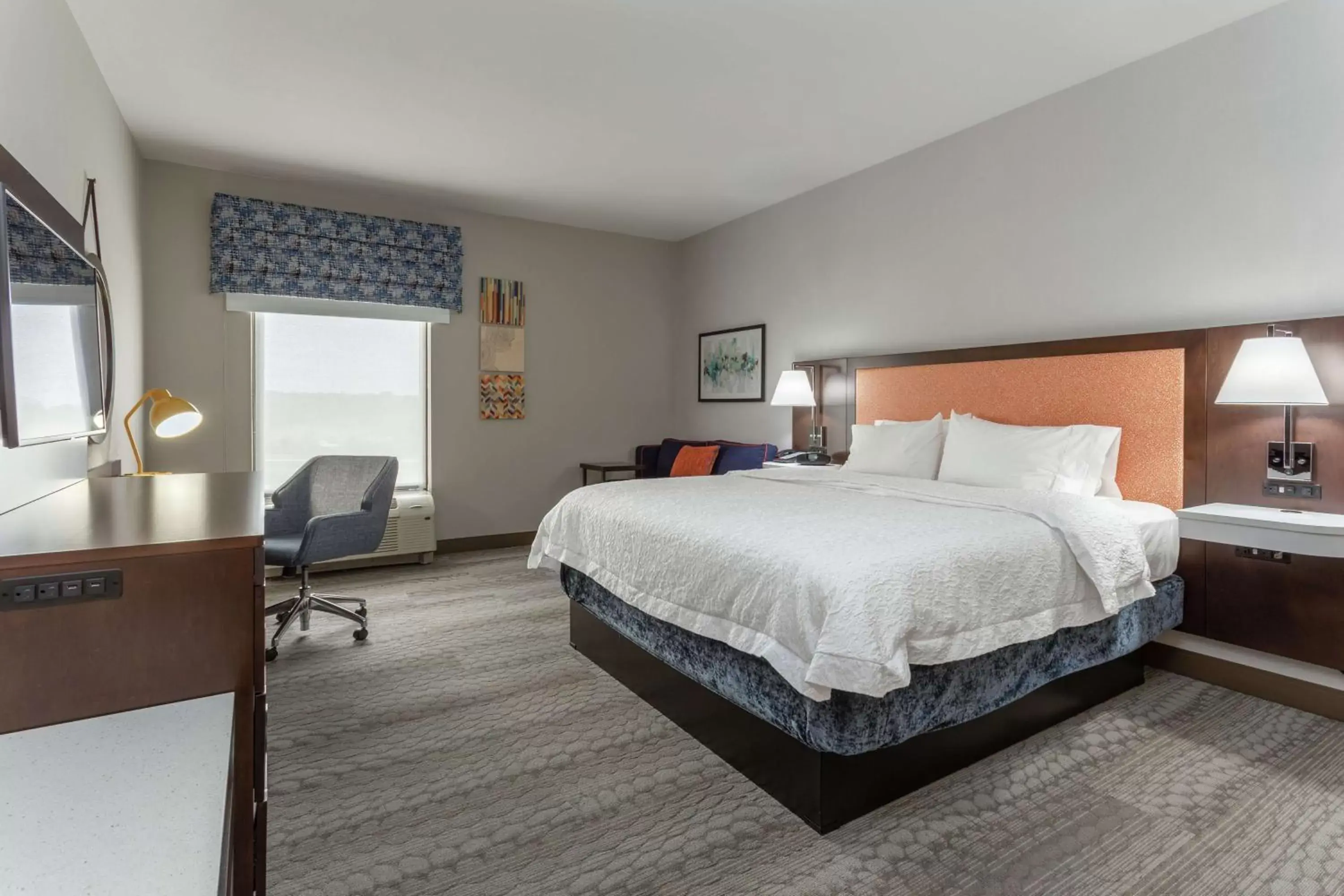 Bedroom, Bed in Hampton Inn Jefferson City at Capital Mall