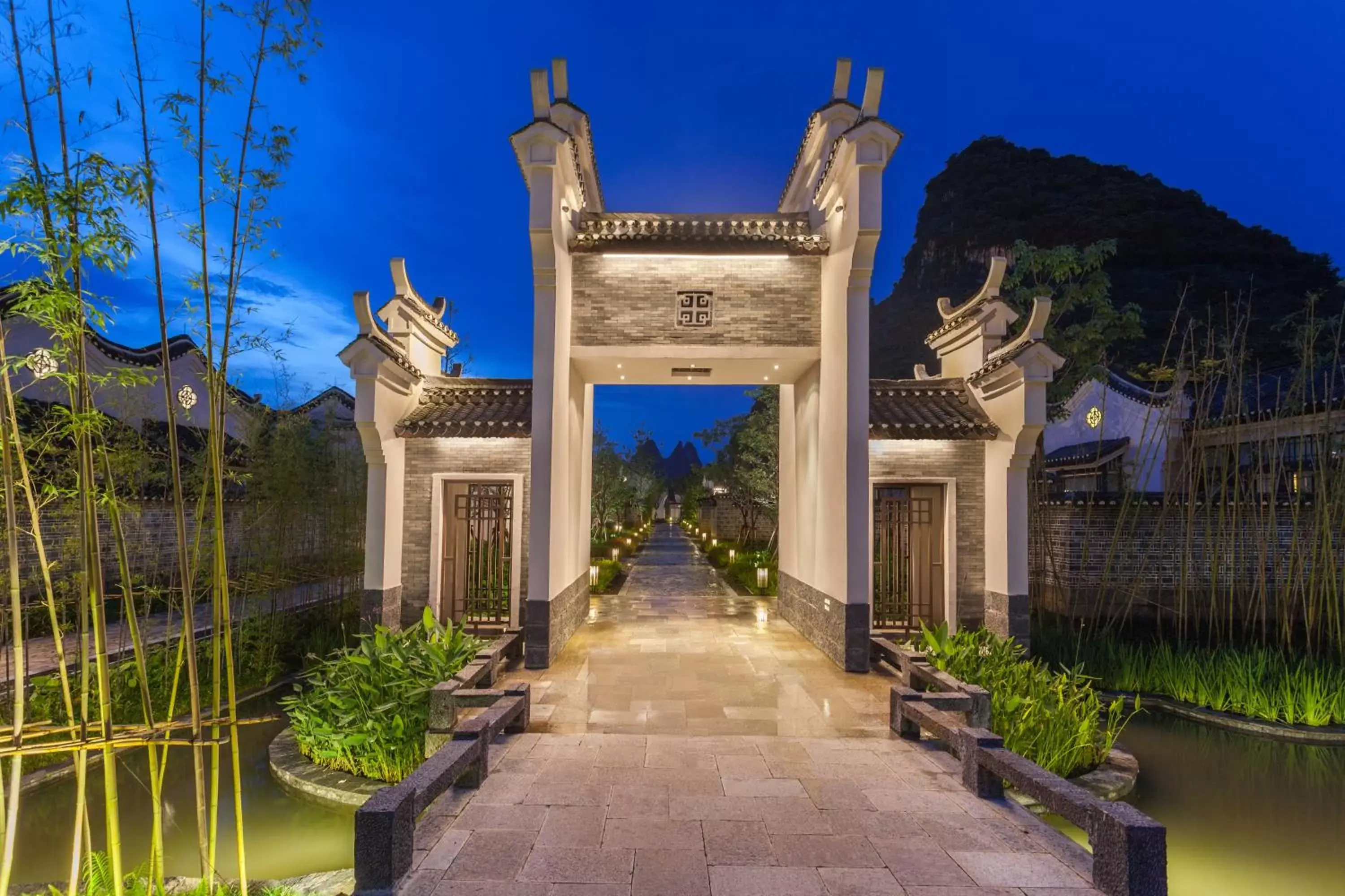 Garden view, Property Building in Banyan Tree Yangshuo